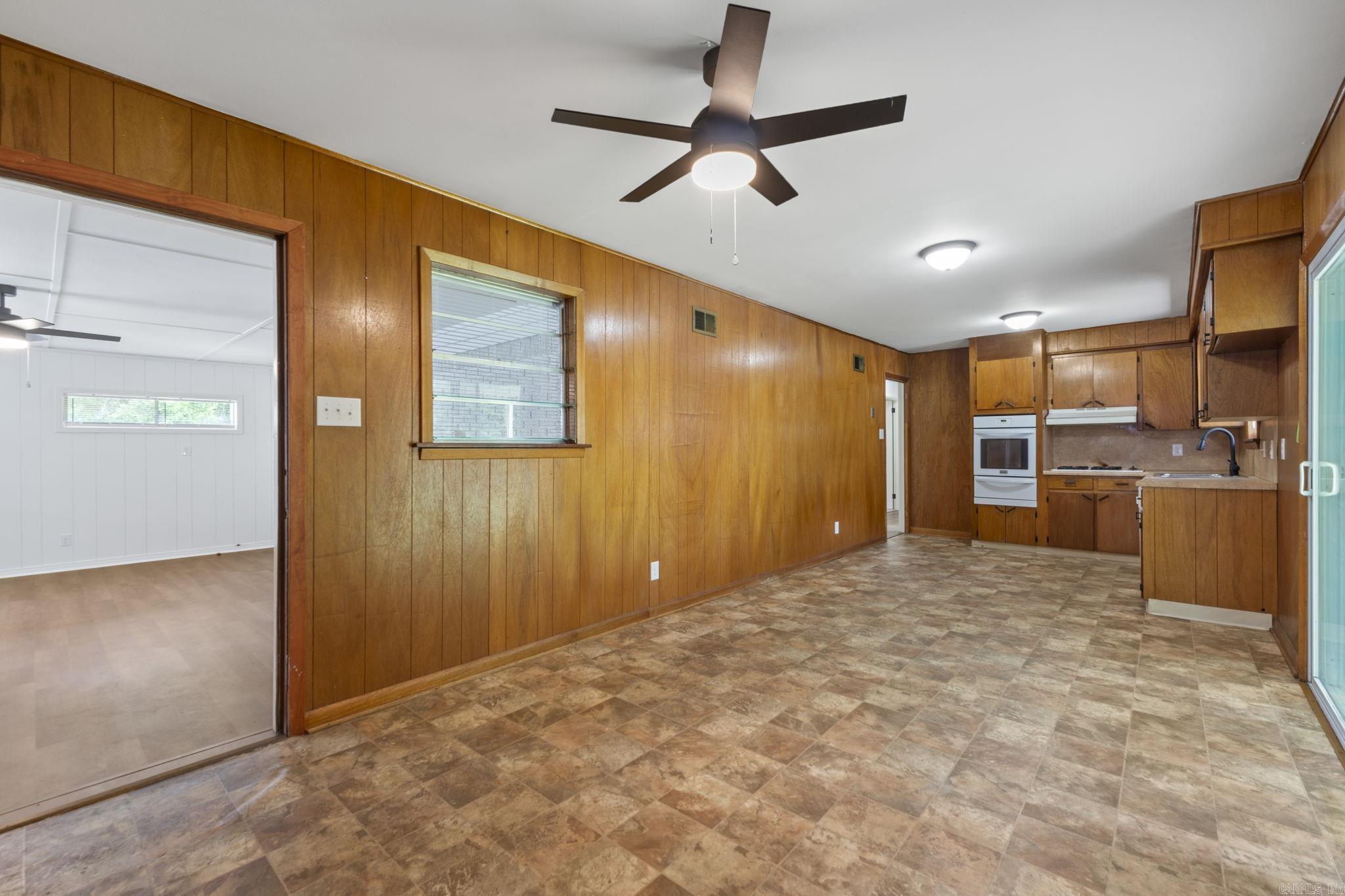 TOWN & COUNTRY ESTATES - Residential