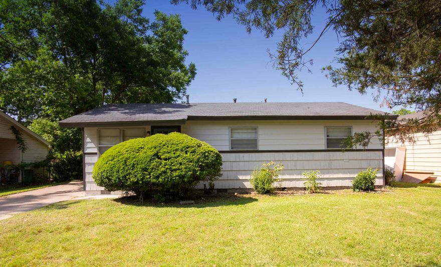 Check out this cozy home! Move-in-ready, featuring hardwood floors throughout most rooms, tile in the kitchen and bathroom, fully updated kitchen, bathroom and so much more. Agents see remarks.