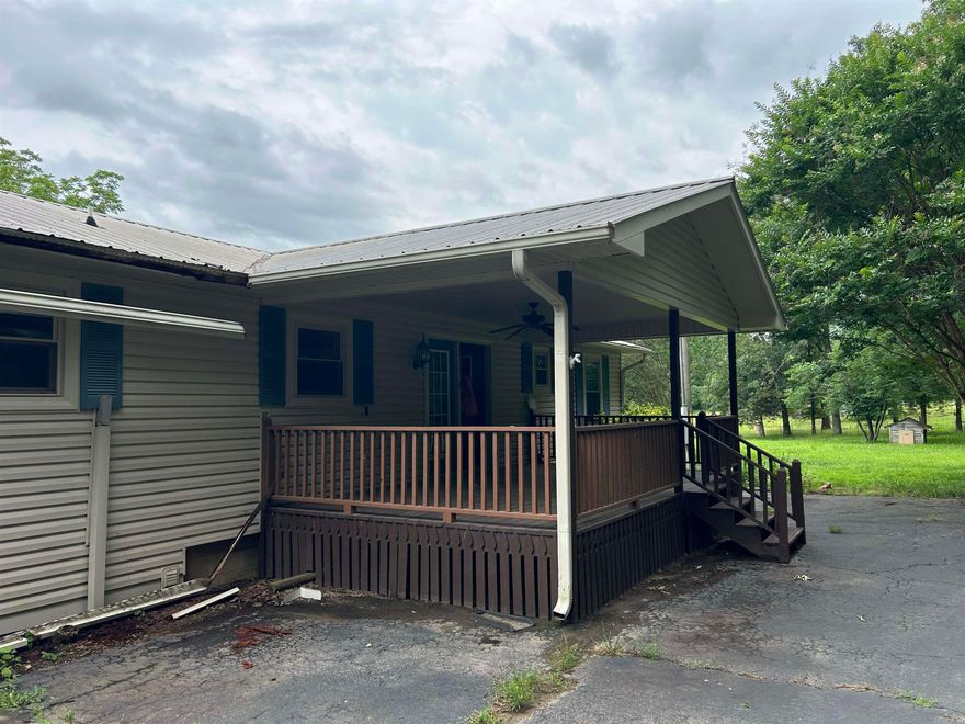Great home with a great view!! This three bedroom 2 bath home is located on a very quiet street and in a wonderfully private location.  It has 1960 square feet making it a spacious home.  With an open concept in the living room/kitchen, and tall ceilings....this place feels even bigger than 1960 sq ft.  This is a great value, and won't be around long.