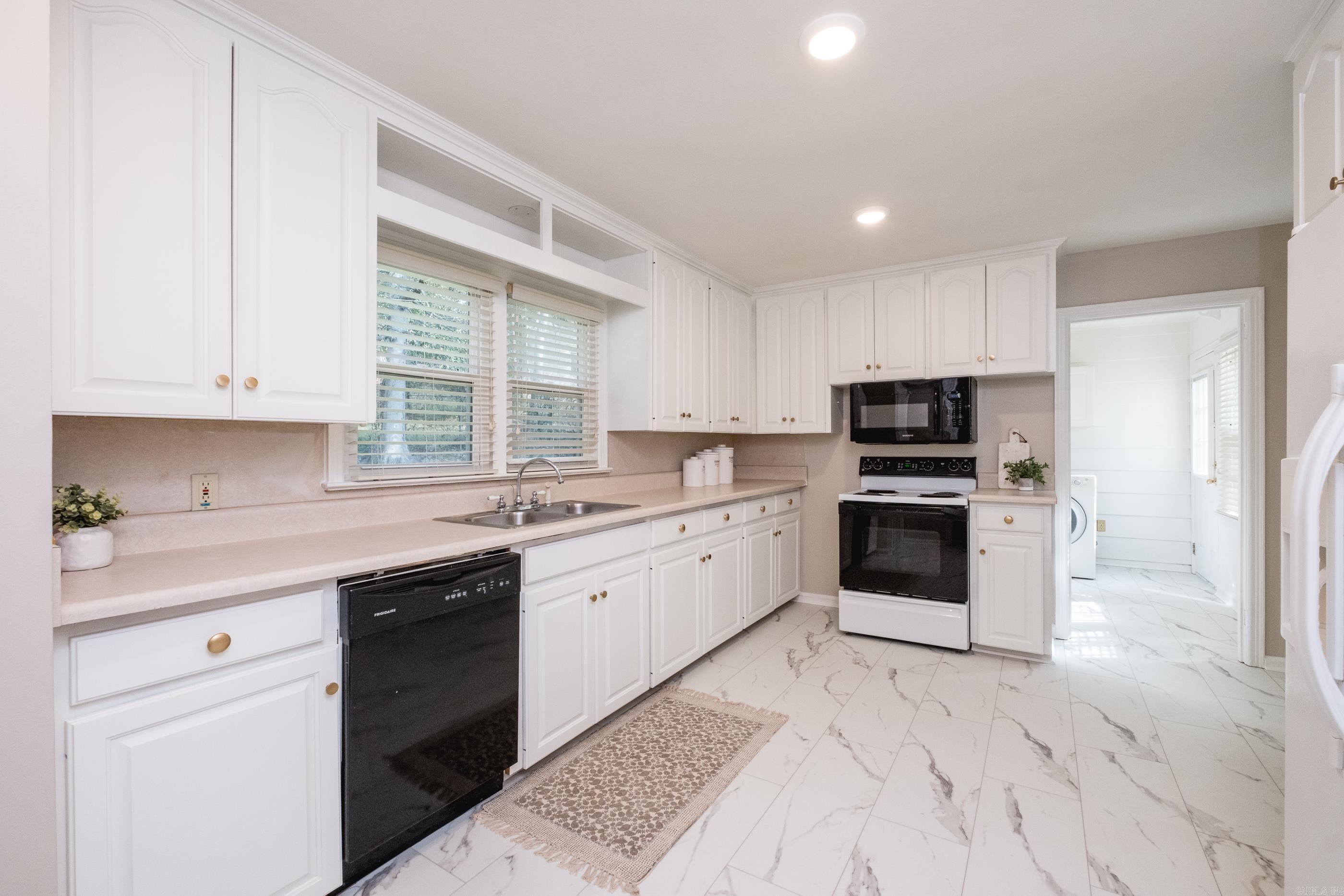 QUEEN MANOR ADDN - Residential