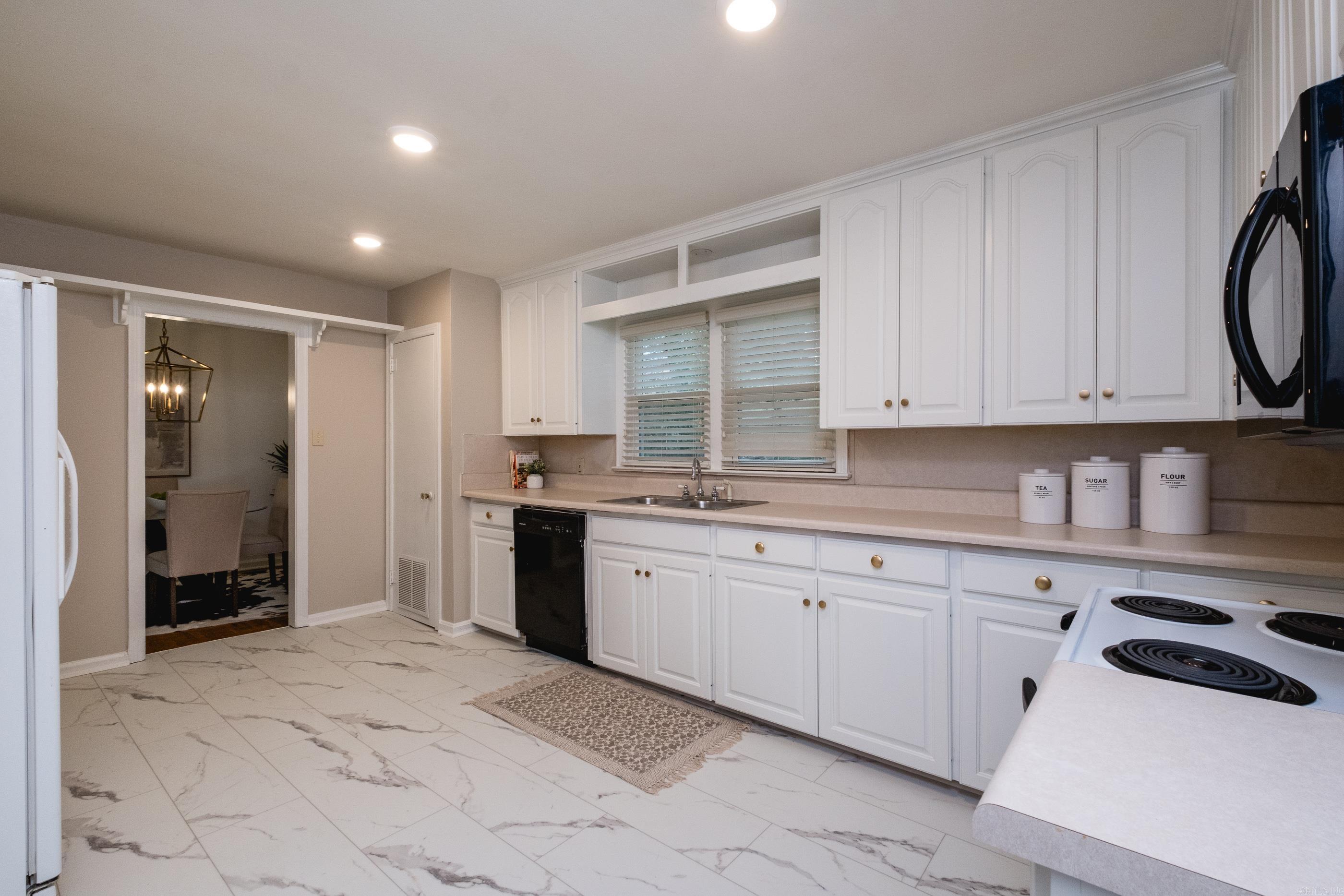 QUEEN MANOR ADDN - Residential