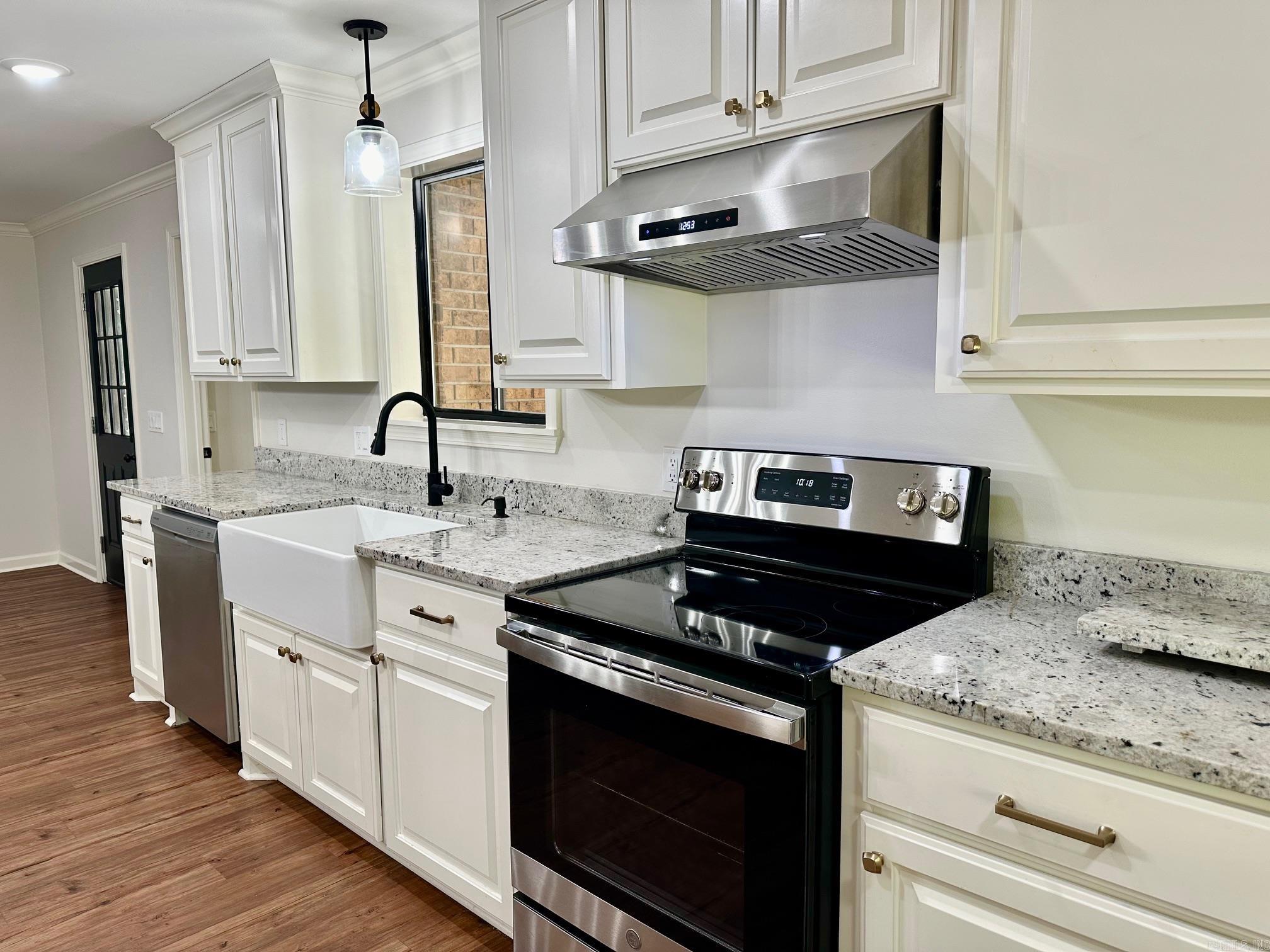 BEVERLY PLACE - Residential