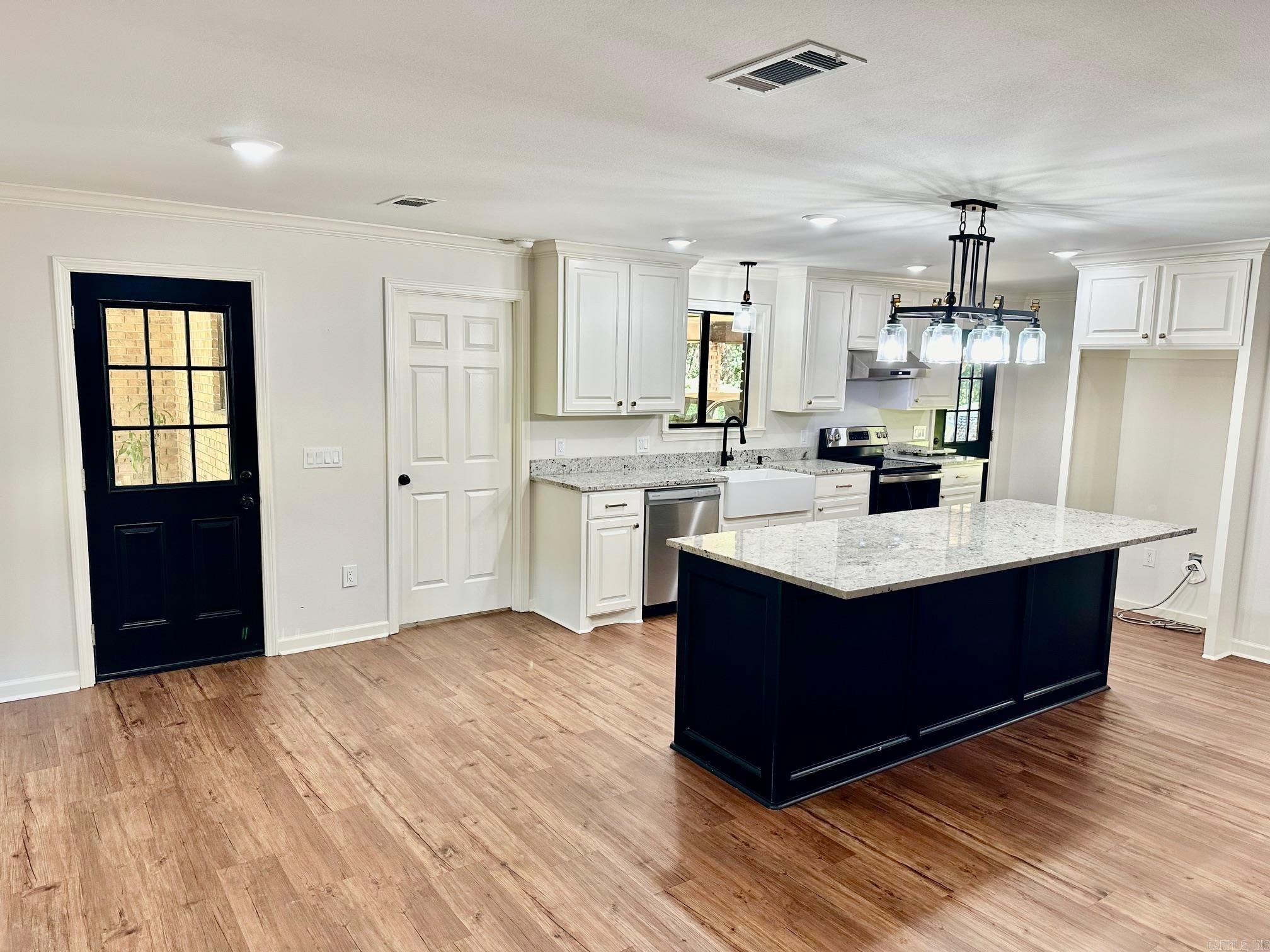 BEVERLY PLACE - Residential