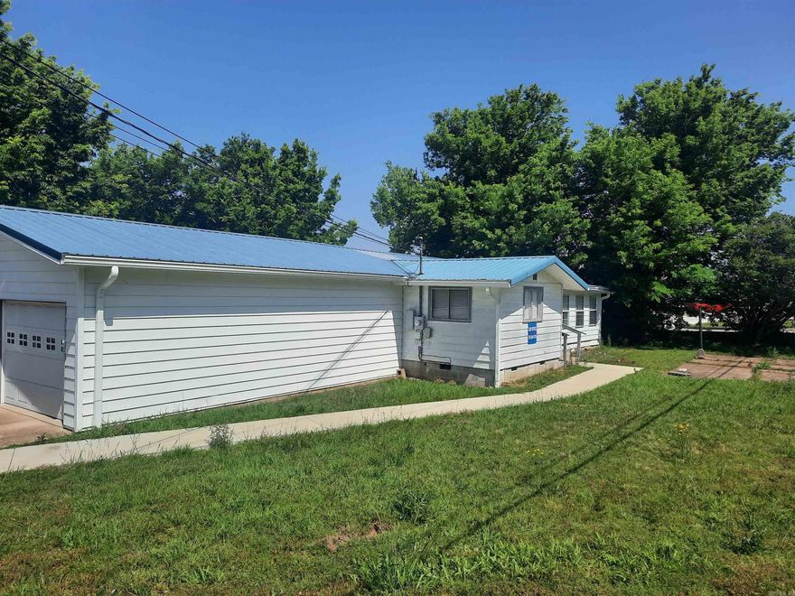 If you are looking for a home, investment property or need something commercial, here it is and at an affordable price. A nice 3-bedroom, 2 bath home plus bonus room, offers 2 car garage with paved drive, all this on a large parcel of 1.82 ac.  This property is close to school, within walking distance to hospital, clinics and many more amenities. Take a look!