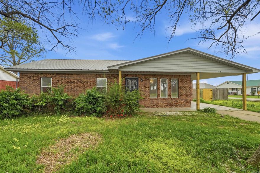 Recently updated 3 bed 1 bath home with carport and large fenced back yard. Updates include new HVAC, granite counter tops, new water heater, stainless steel appliances, paint, flooring, and more! Agent owned.