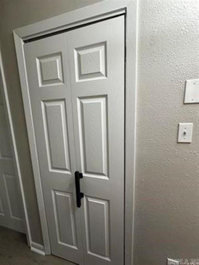 ROLLING HILLS - Residential