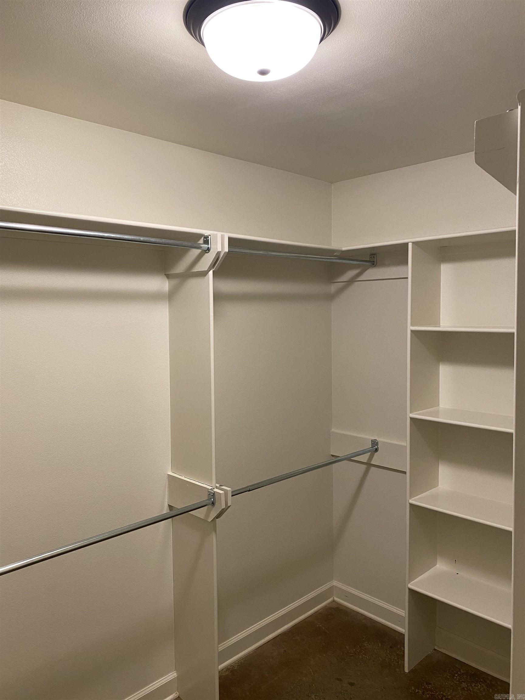 COUNTRY CLUB OF ARK THE - Residential