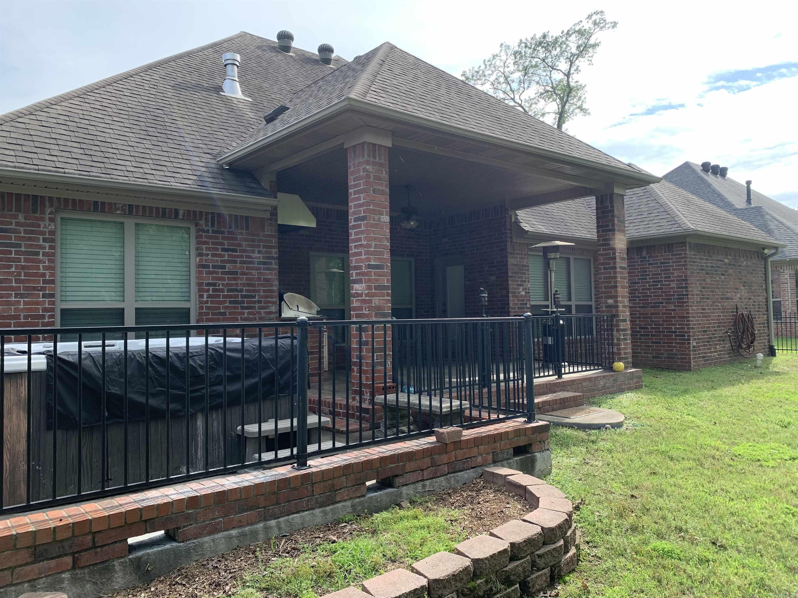 COUNTRY CLUB OF ARK THE - Residential