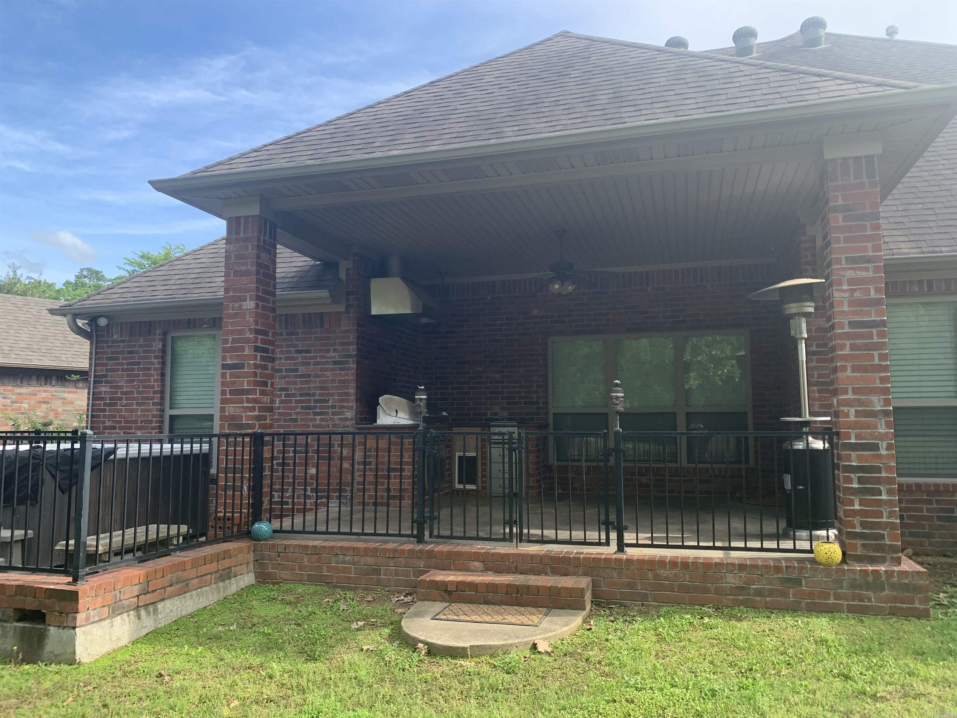 COUNTRY CLUB OF ARK THE - Residential