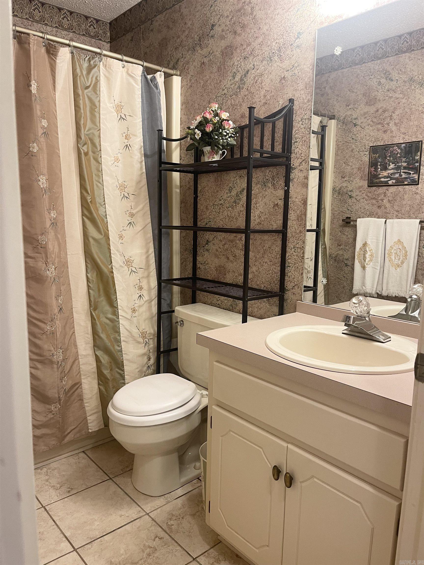 RIVER OAKS COMMONS - Residential