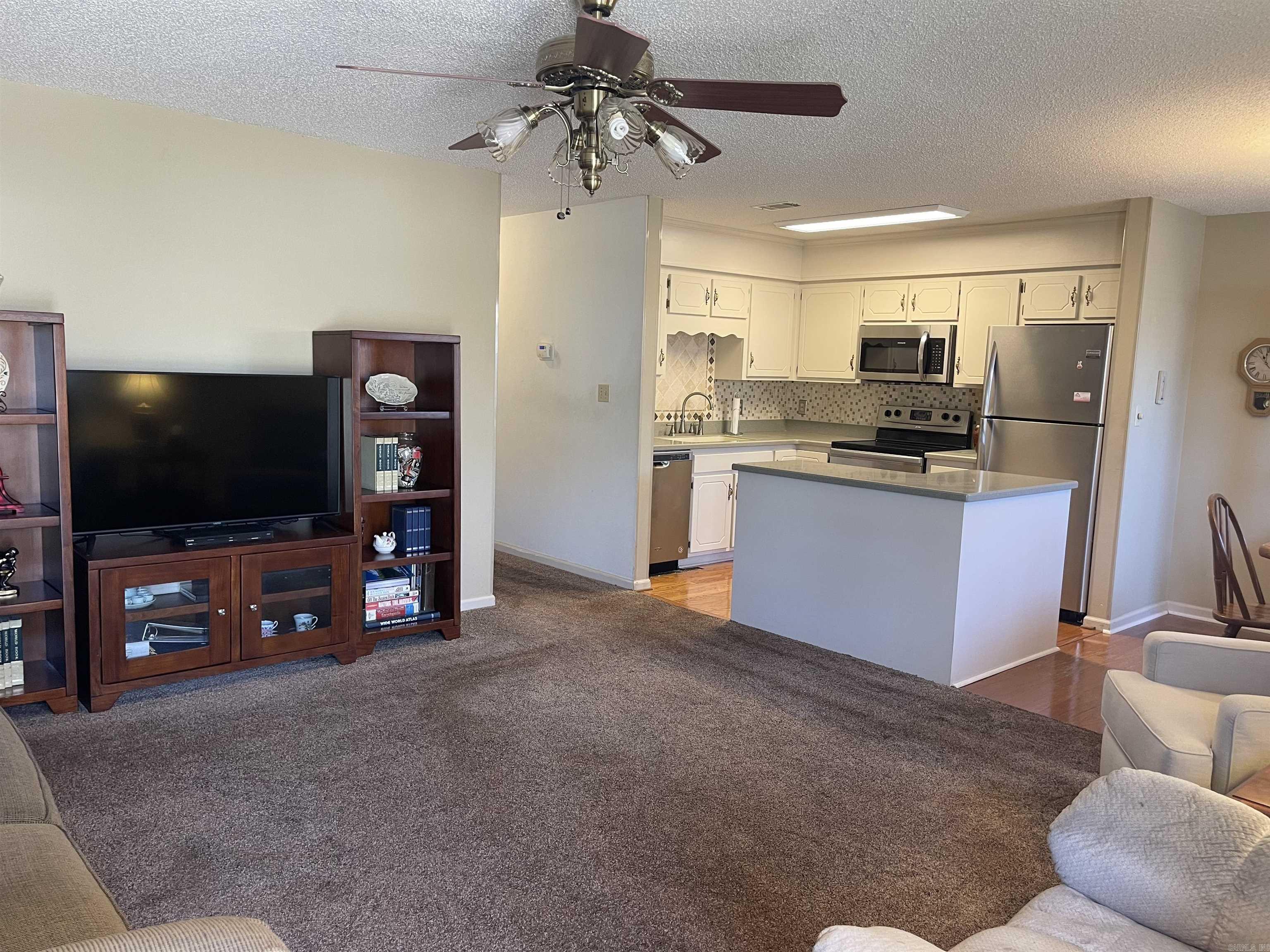 RIVER OAKS COMMONS - Residential