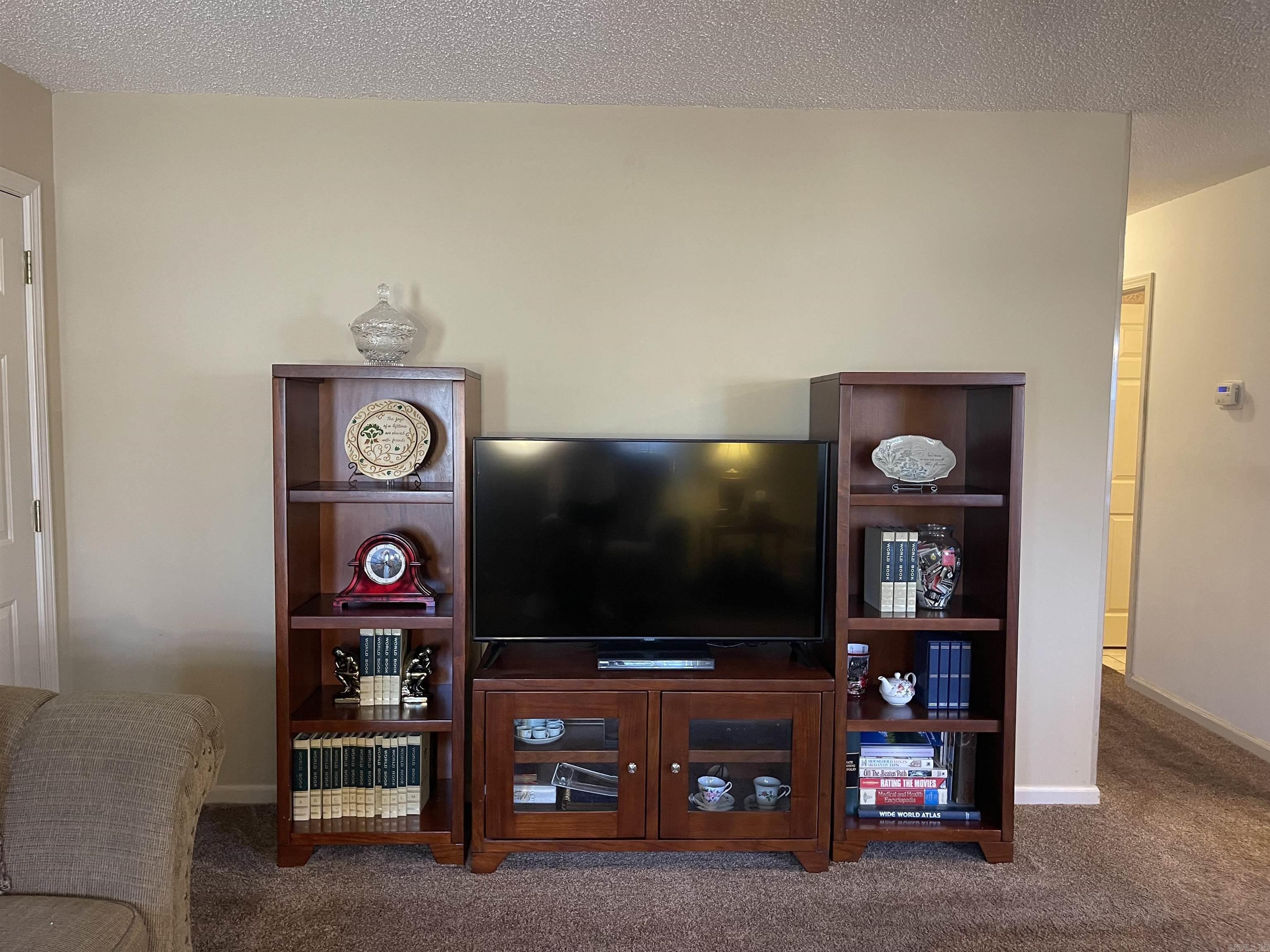 RIVER OAKS COMMONS - Residential