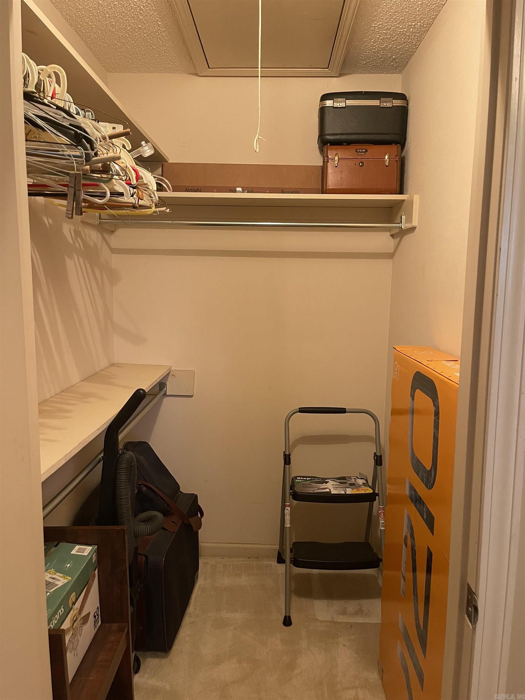 RIVER OAKS COMMONS - Residential