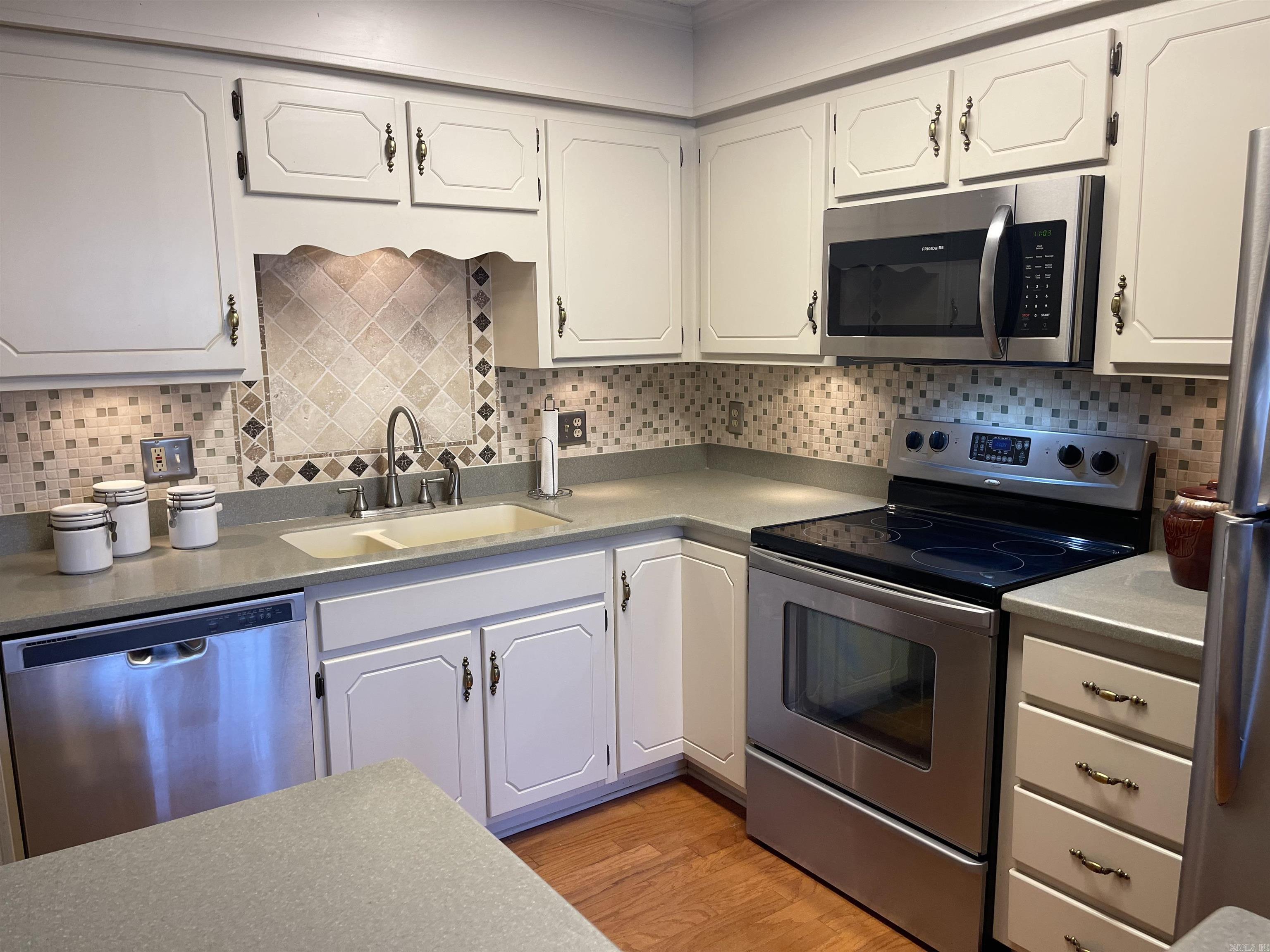 RIVER OAKS COMMONS - Residential