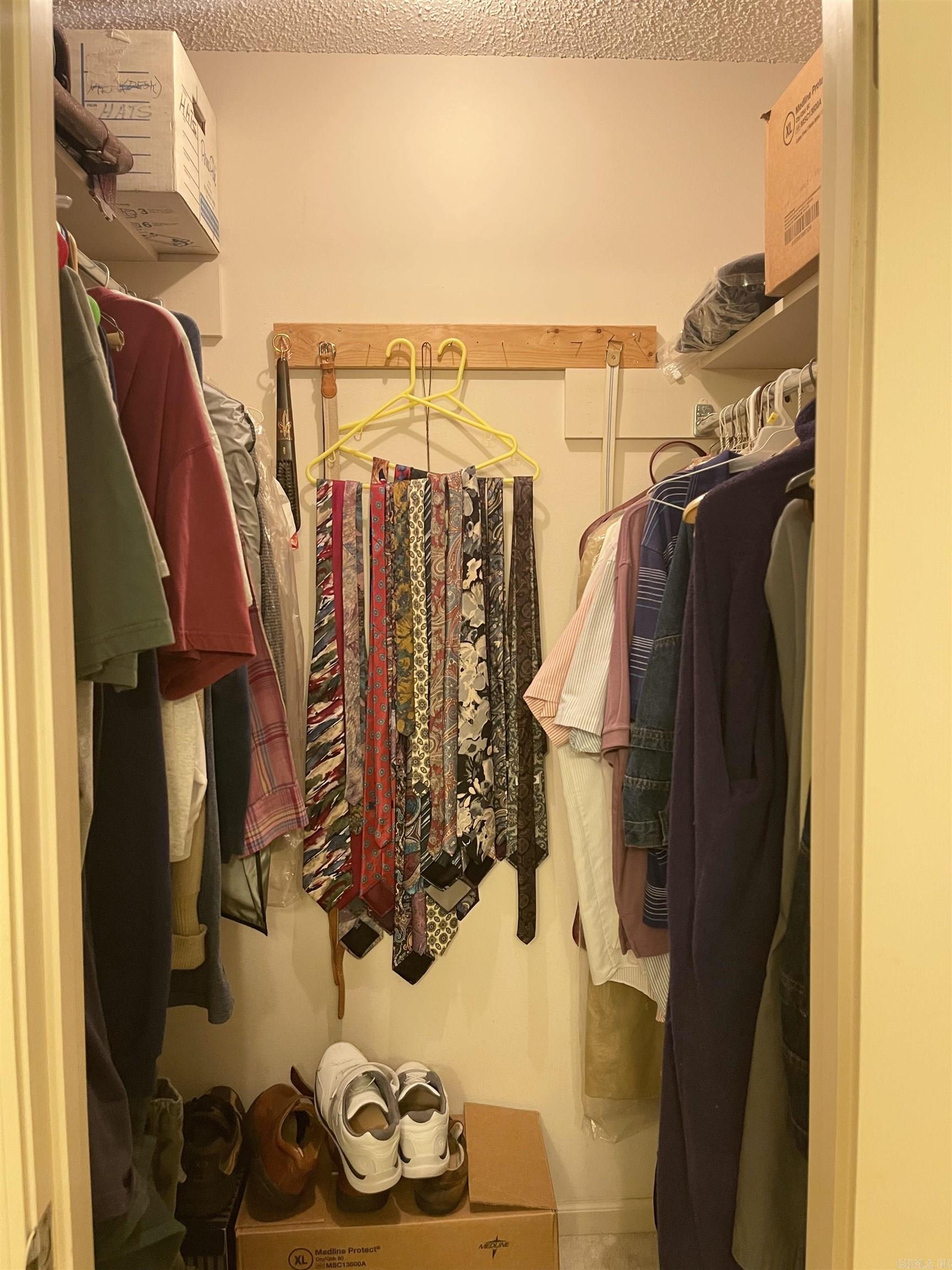 RIVER OAKS COMMONS - Residential