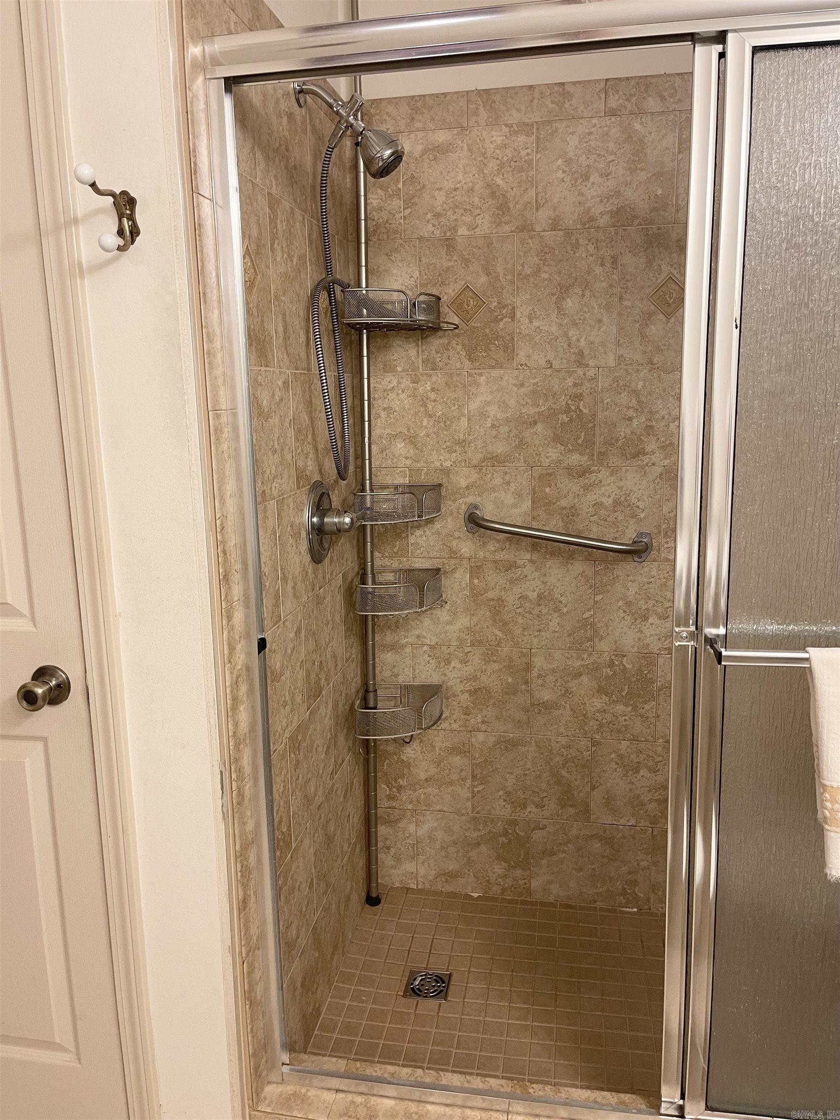 RIVER OAKS COMMONS - Residential