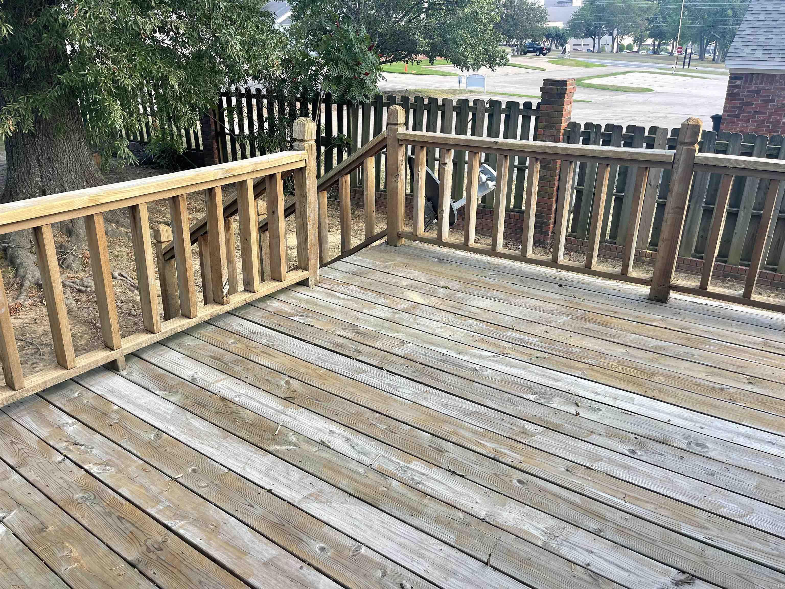 RIVER OAKS COMMONS - Residential