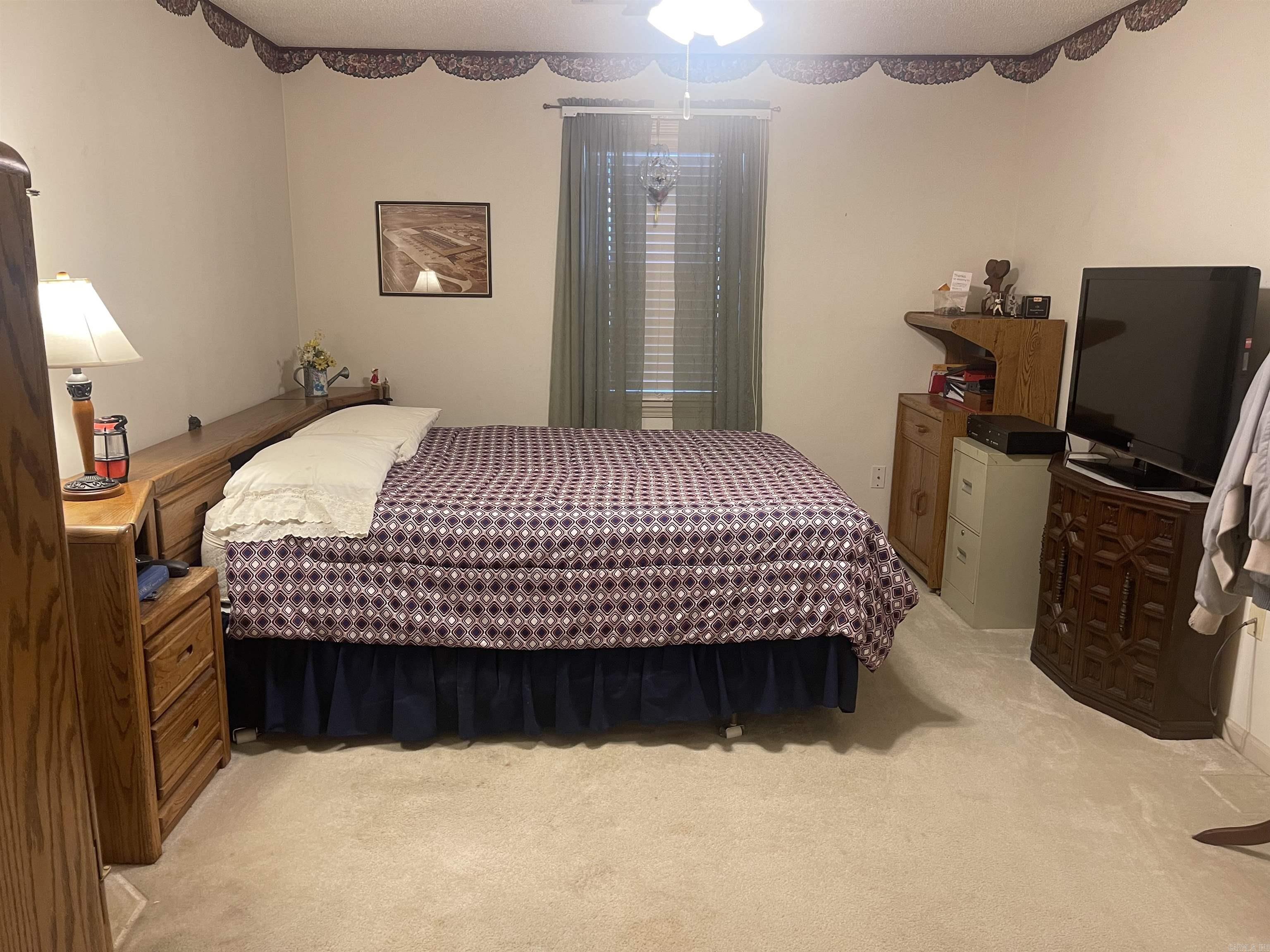 RIVER OAKS COMMONS - Residential