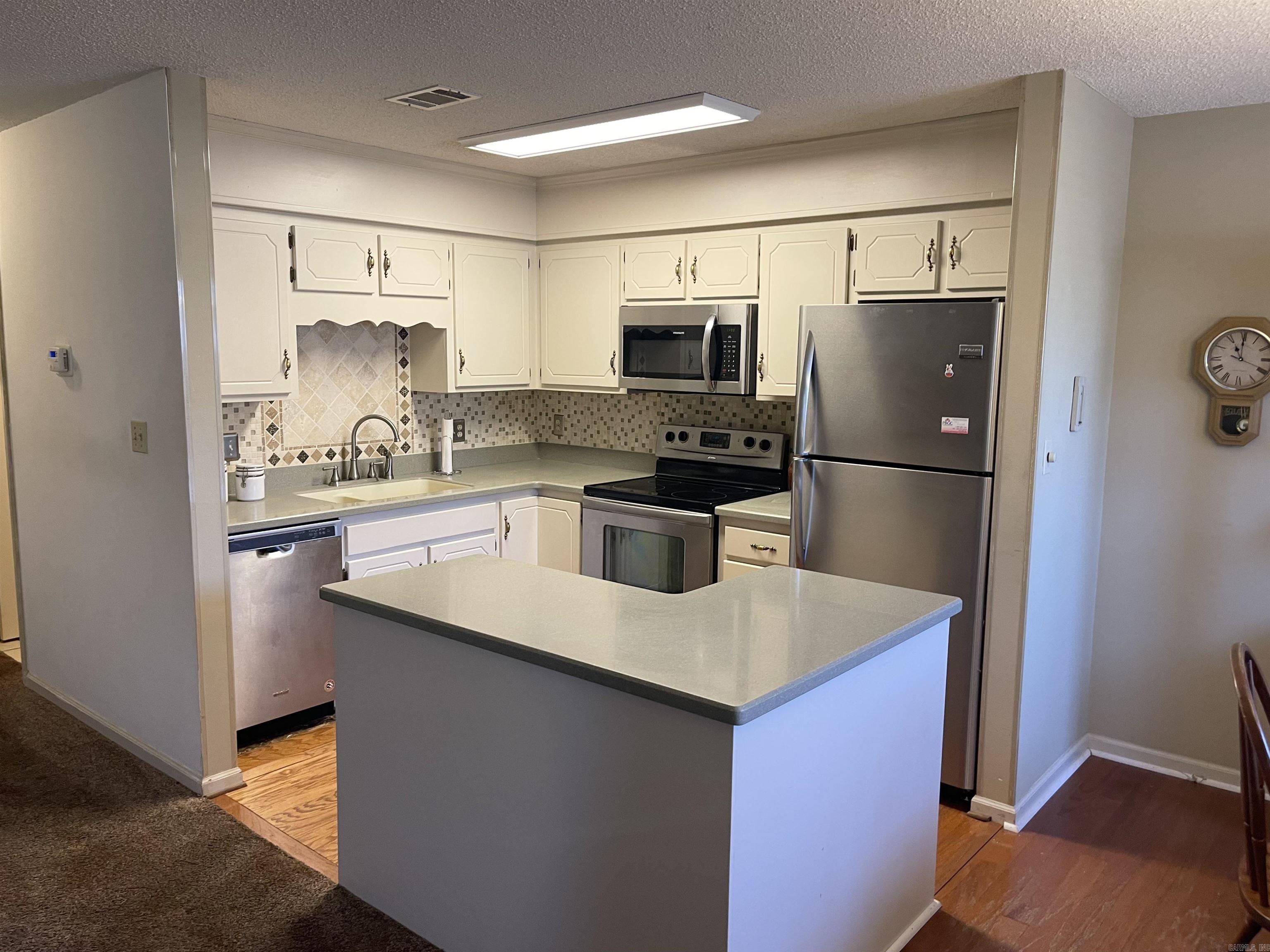 RIVER OAKS COMMONS - Residential