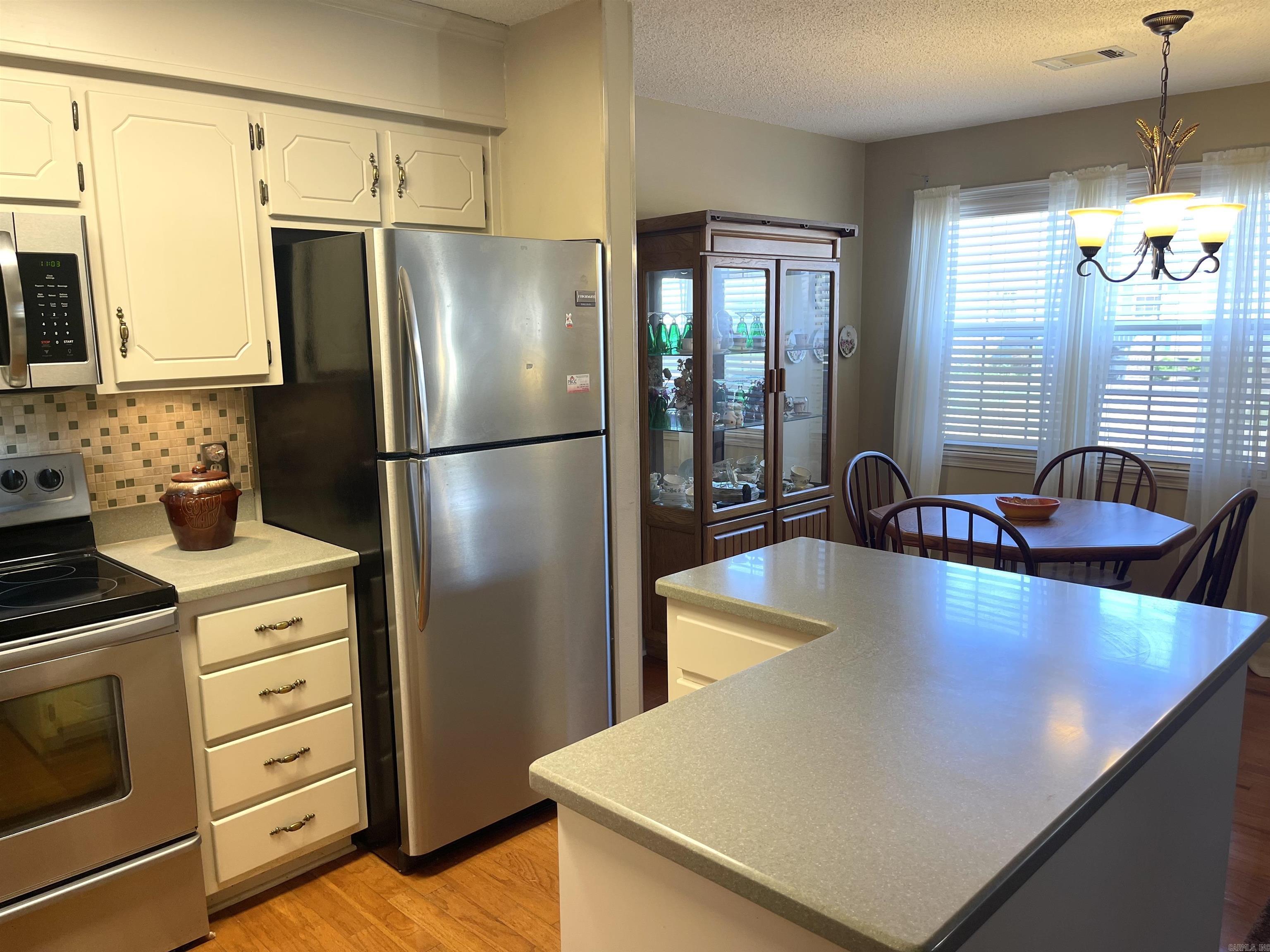 RIVER OAKS COMMONS - Residential