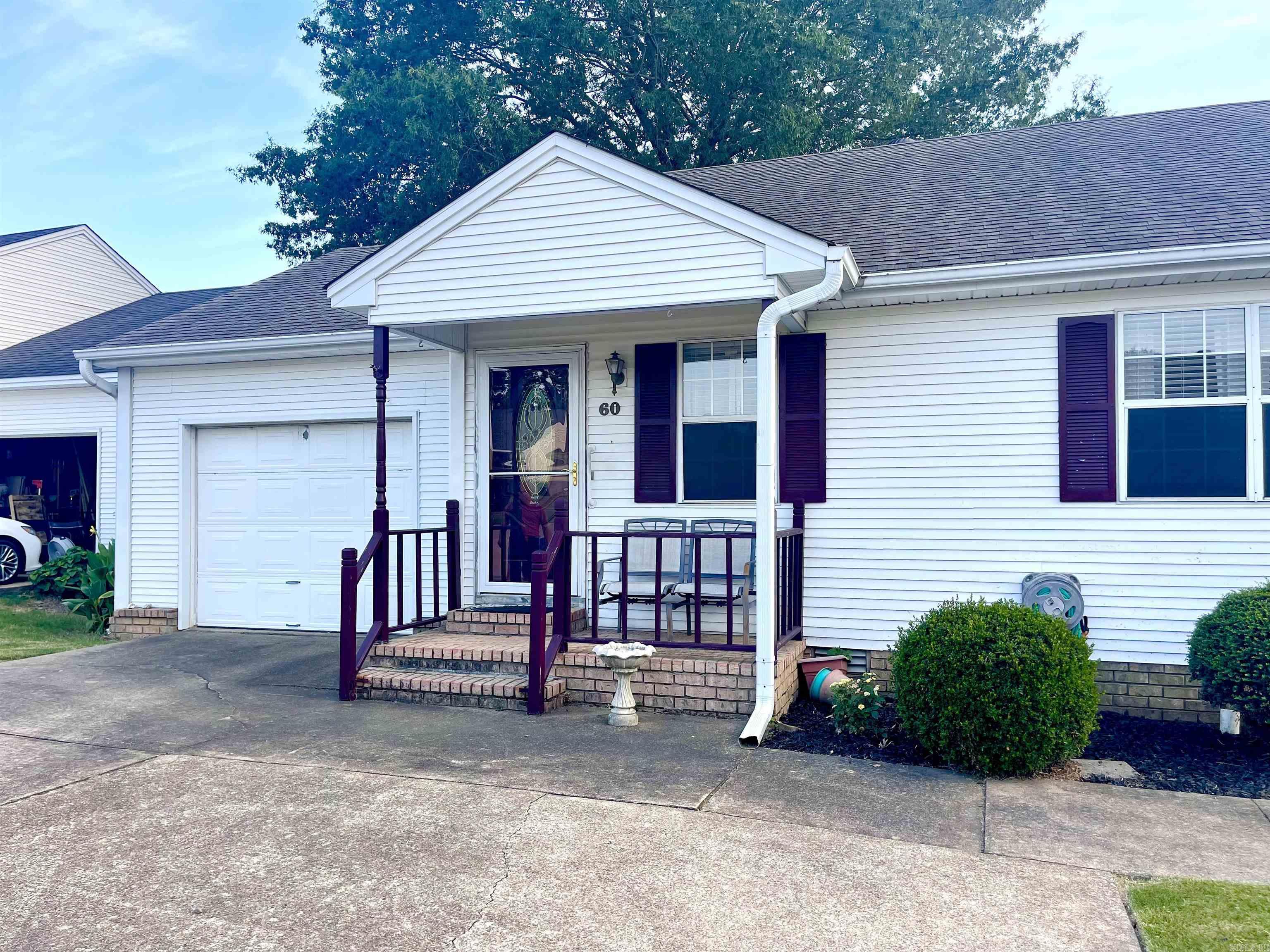 RIVER OAKS COMMONS - Residential