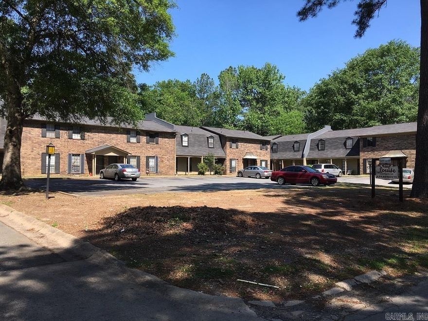 Great investment opportunity. 20 unit townhomes. Close to schools and shopping.