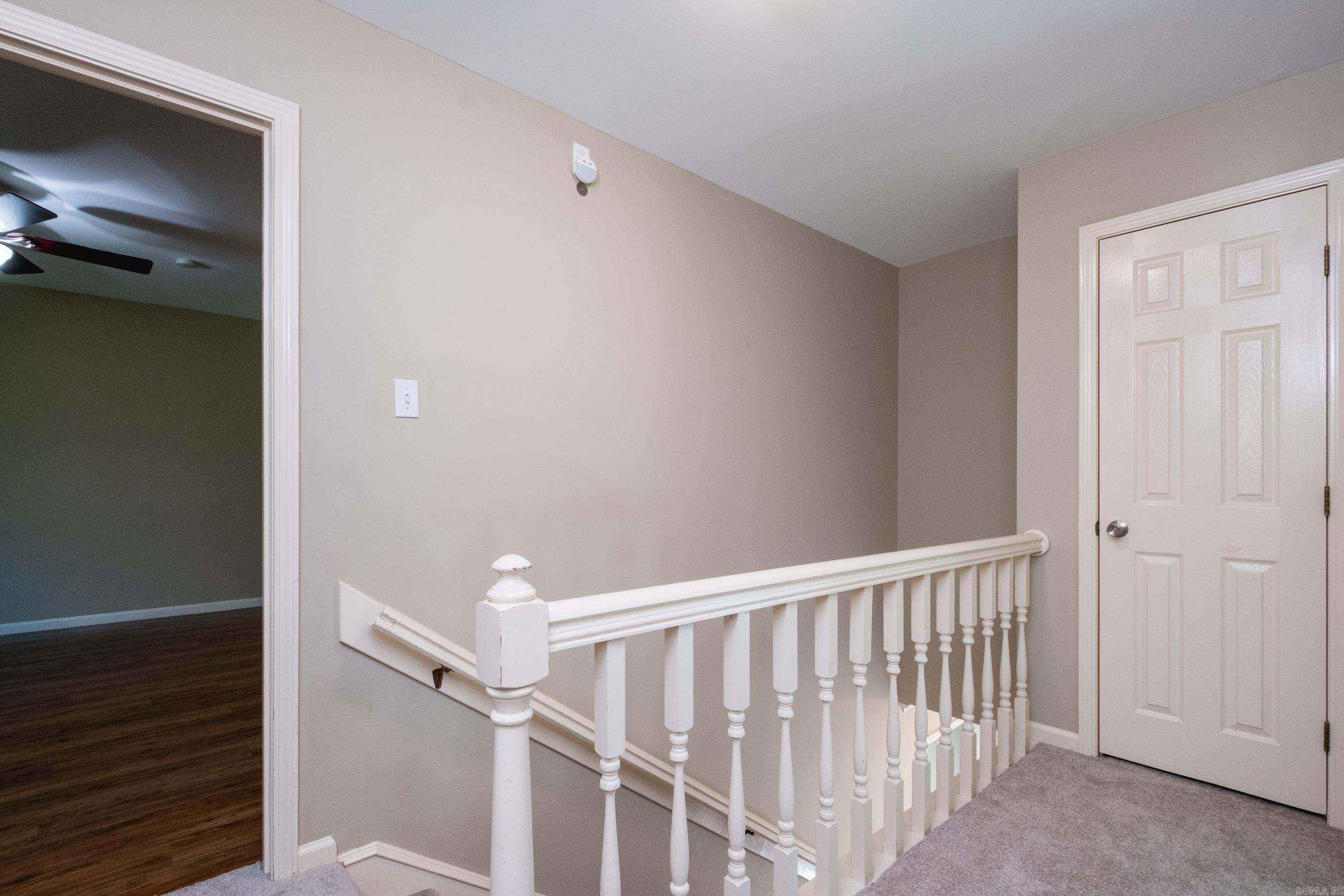 SECLUDED HILLS - Residential