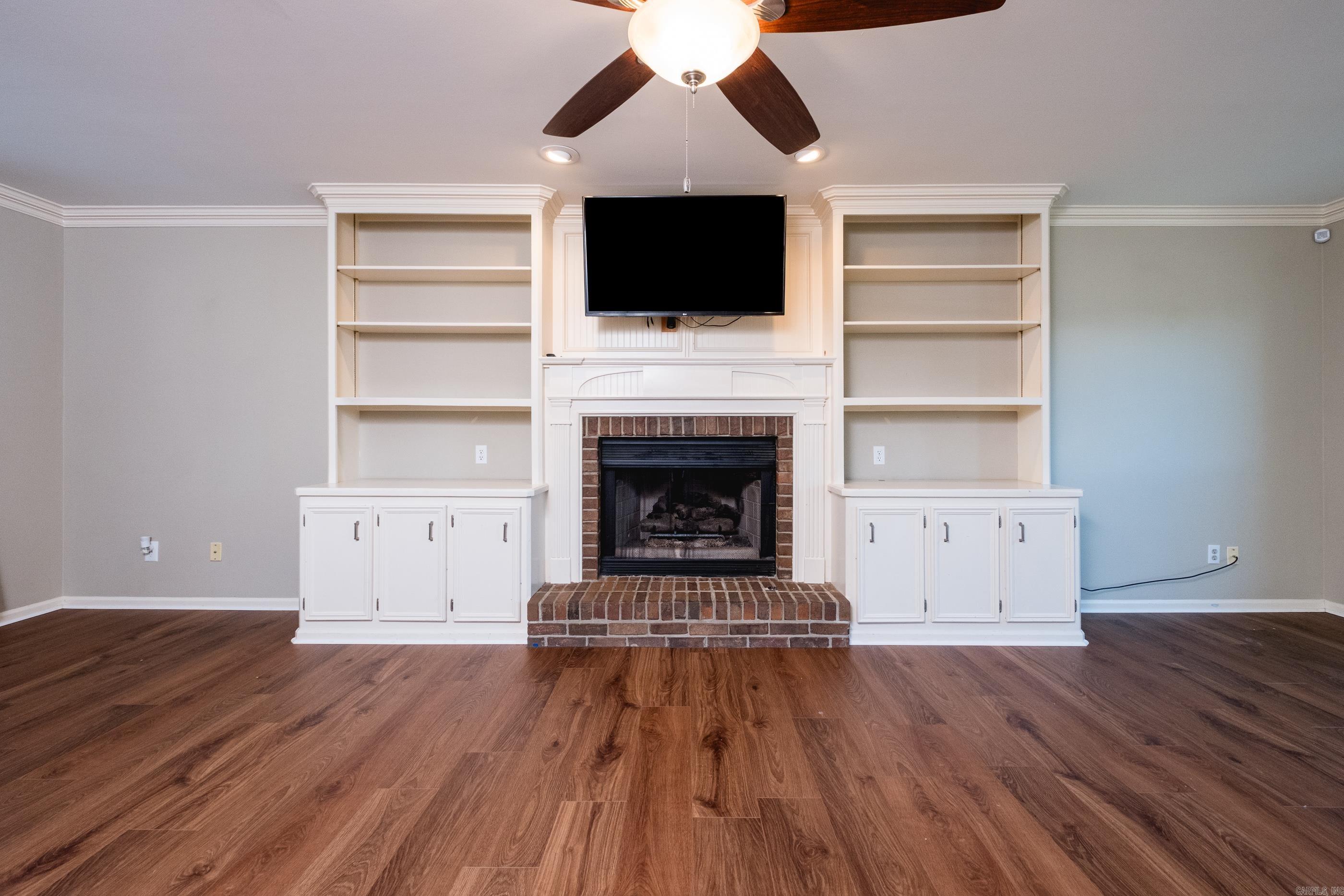 SECLUDED HILLS - Residential