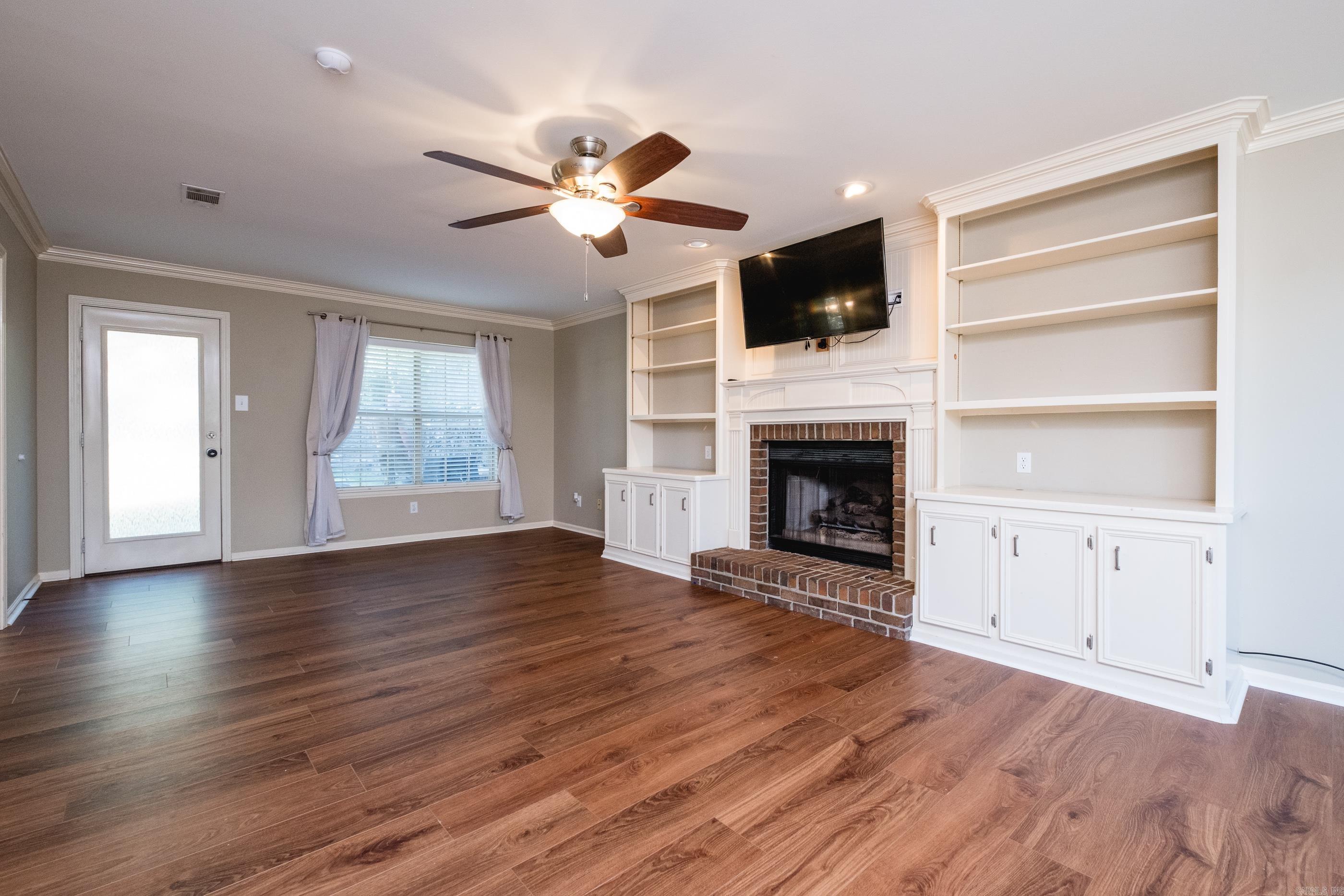 SECLUDED HILLS - Residential