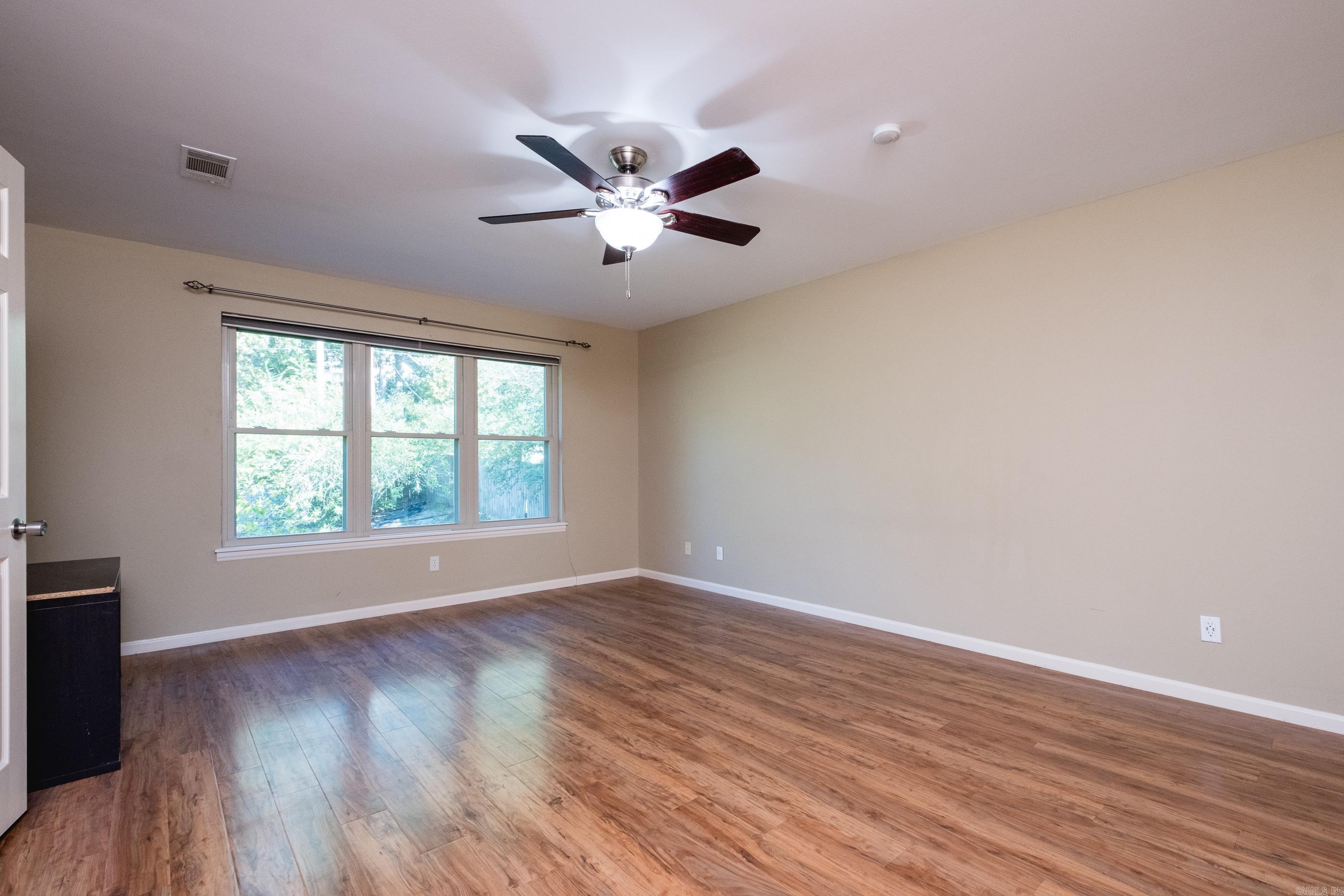 SECLUDED HILLS - Residential