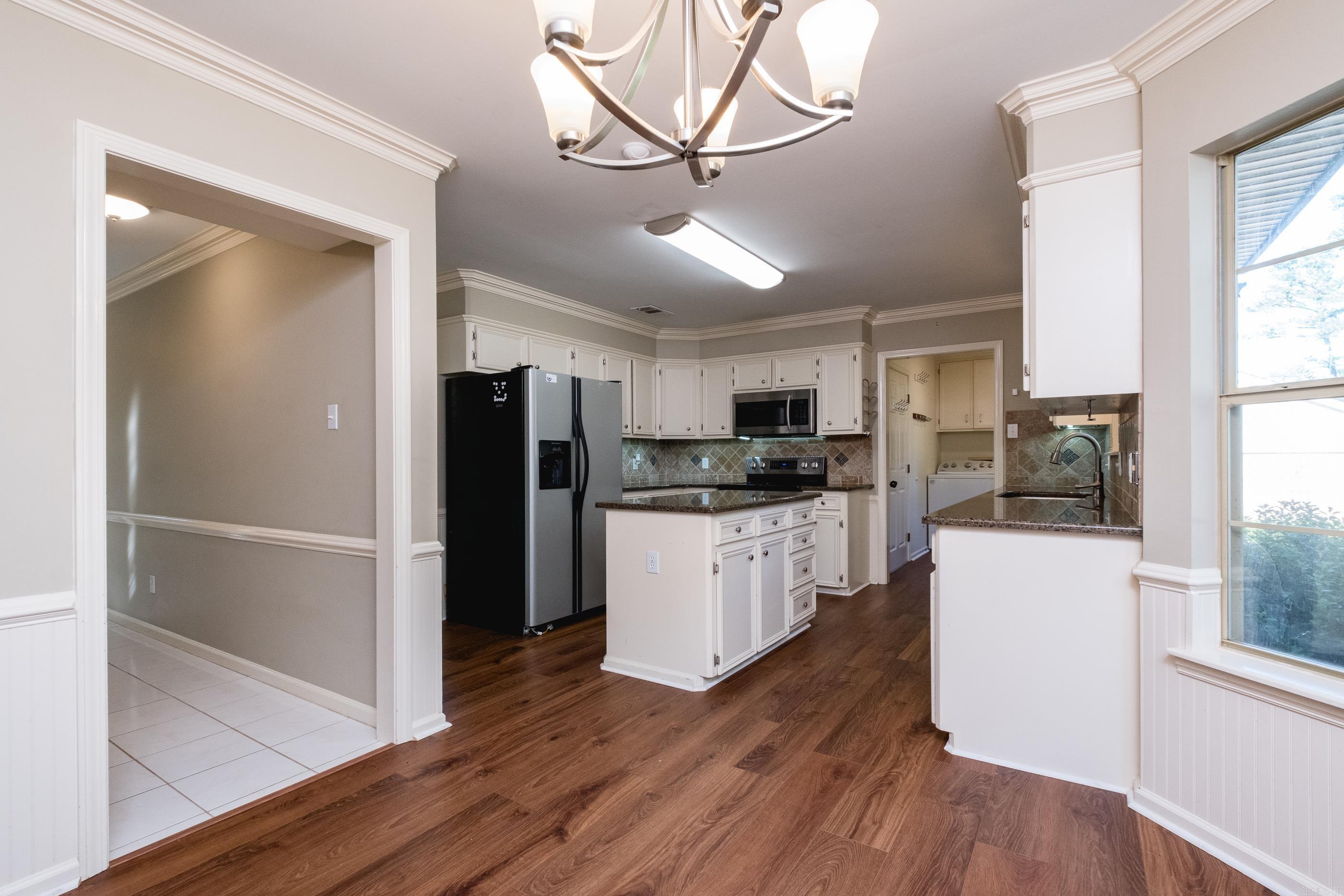 SECLUDED HILLS - Residential