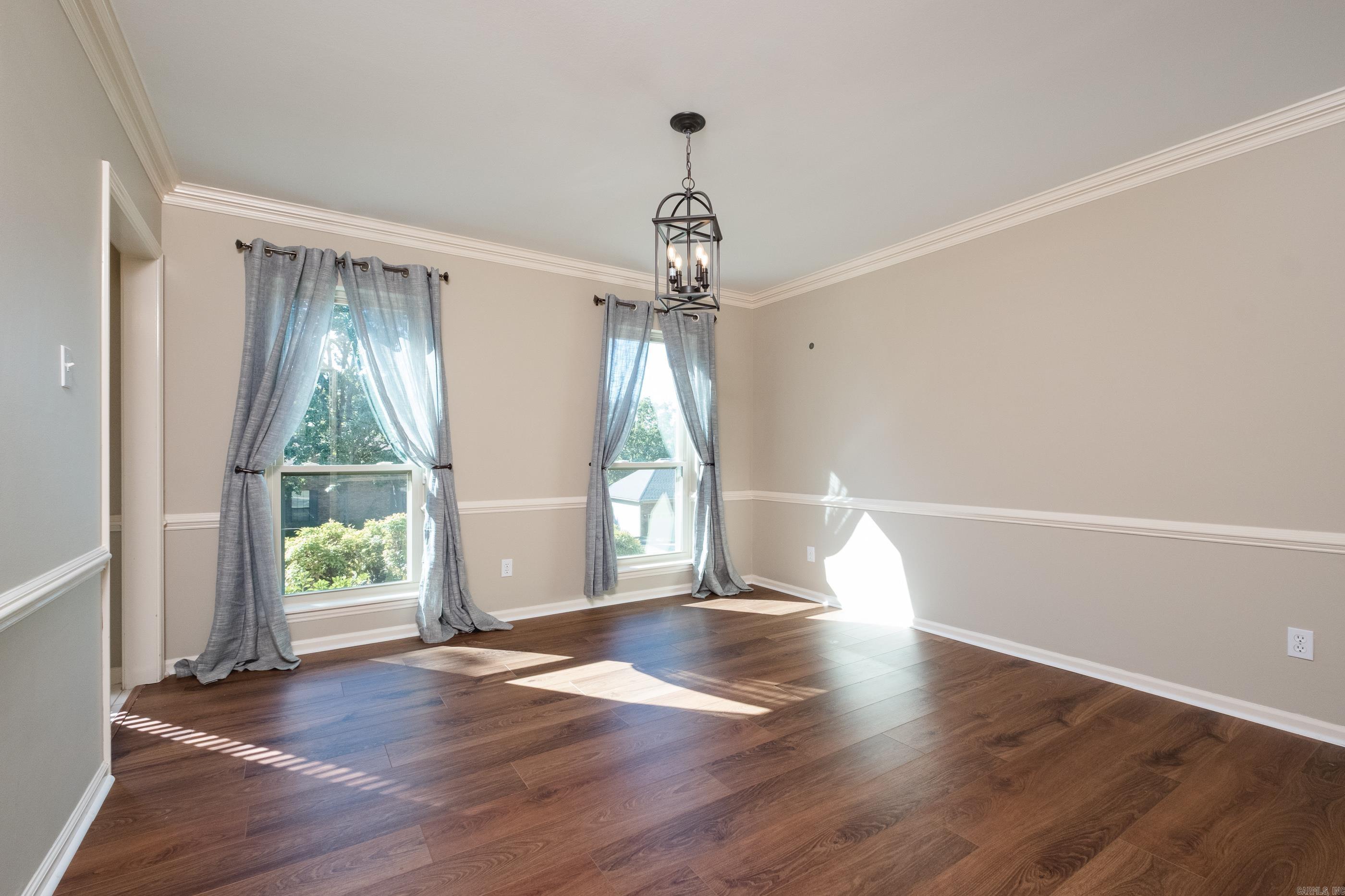 SECLUDED HILLS - Residential