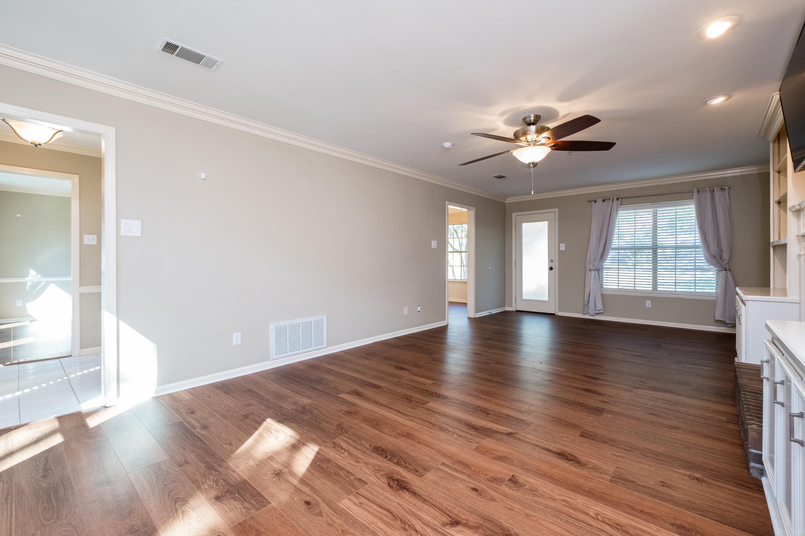 SECLUDED HILLS - Residential