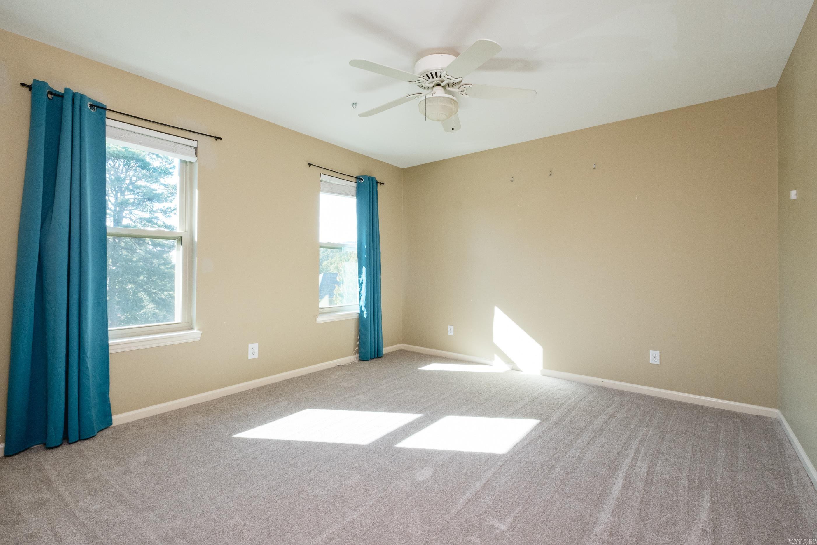 SECLUDED HILLS - Residential