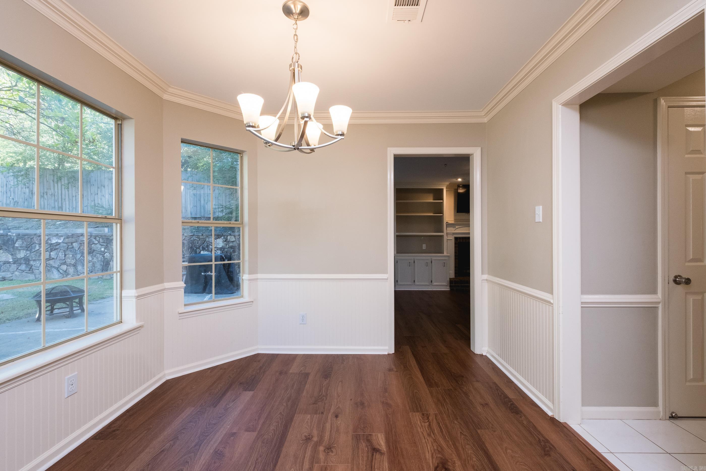 SECLUDED HILLS - Residential