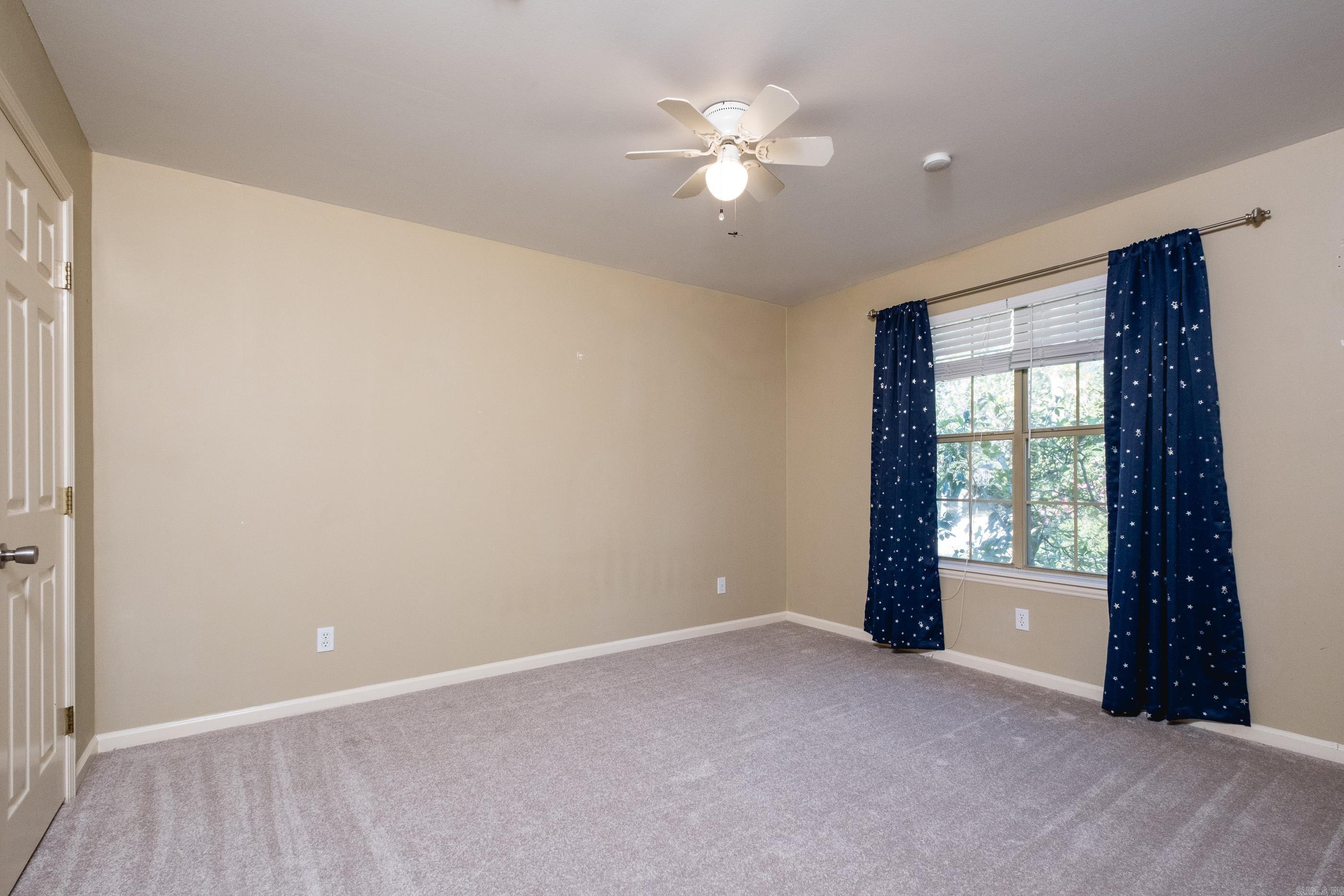 SECLUDED HILLS - Residential