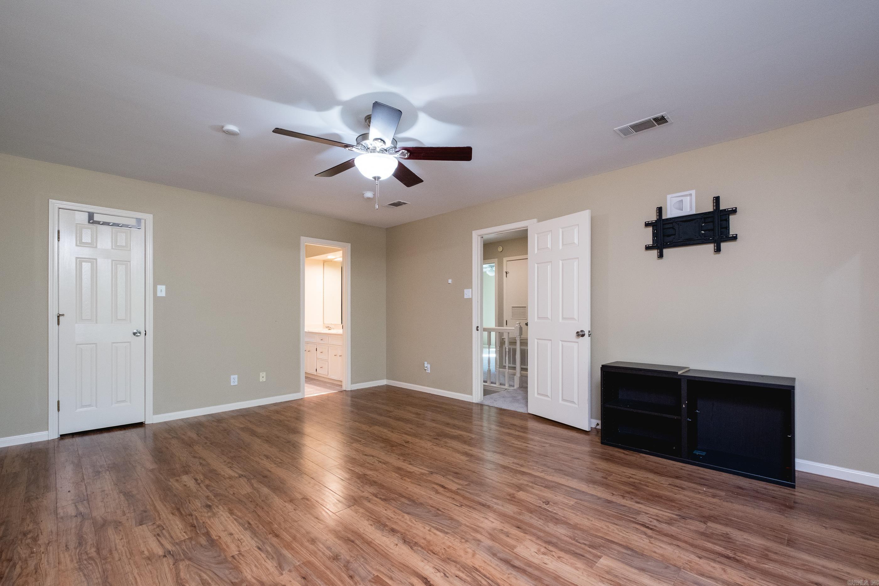 SECLUDED HILLS - Residential