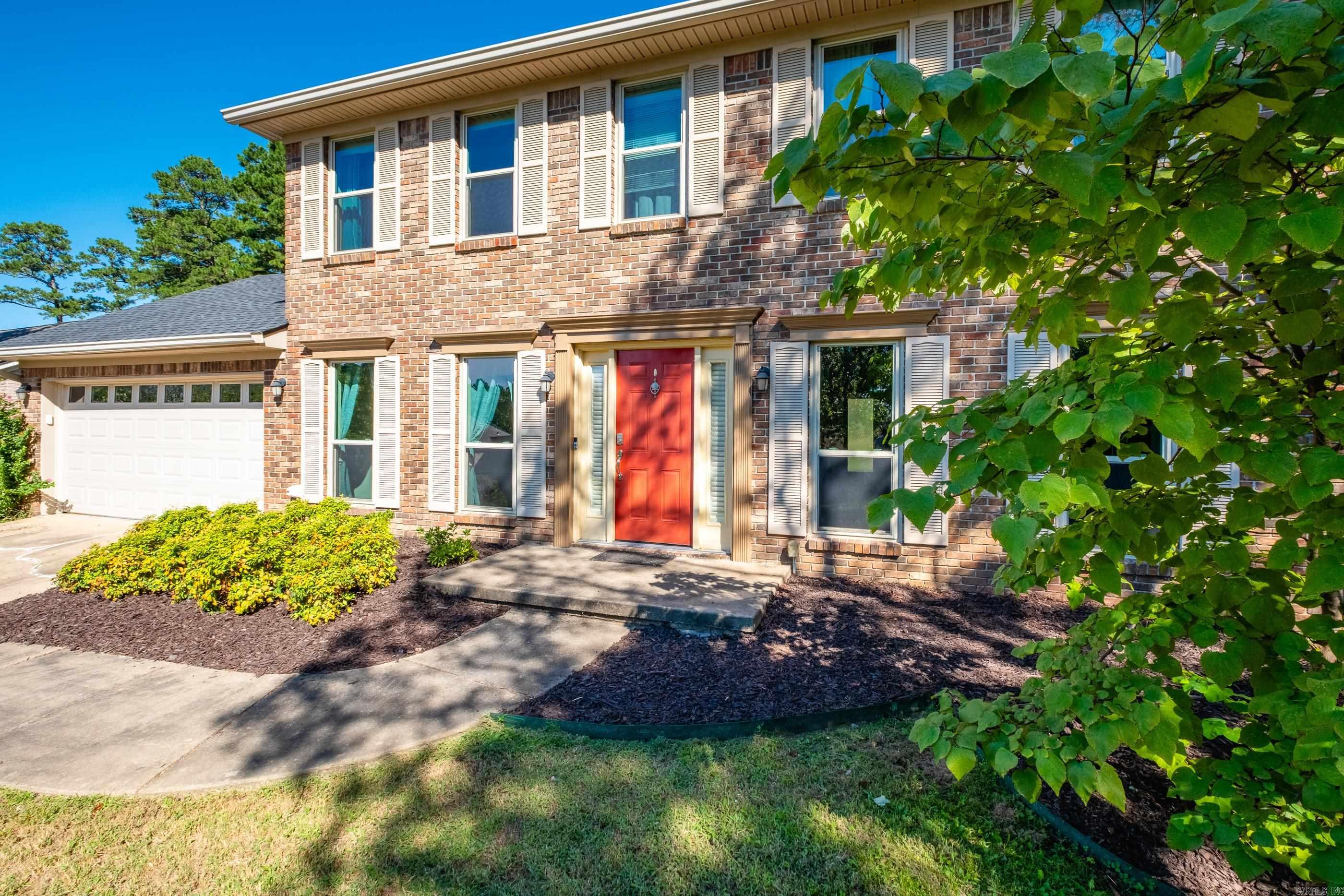 SECLUDED HILLS - Residential