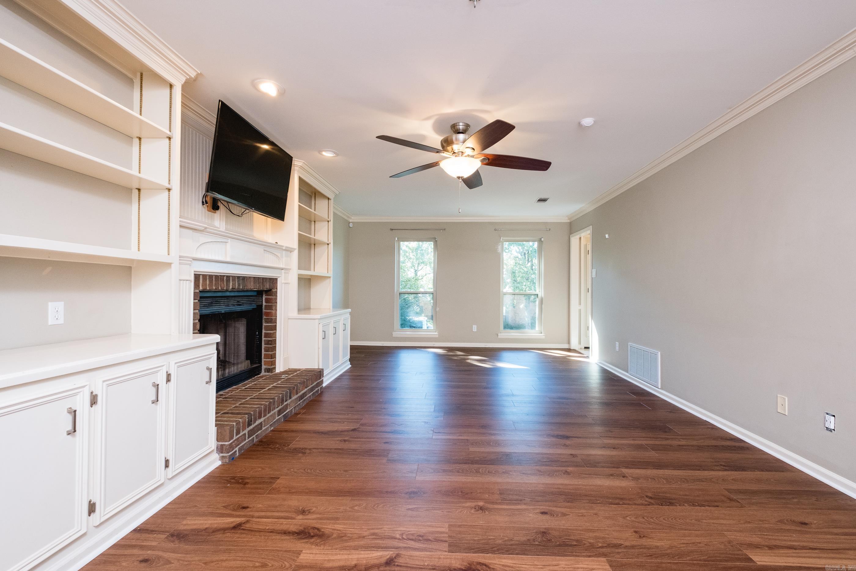 SECLUDED HILLS - Residential