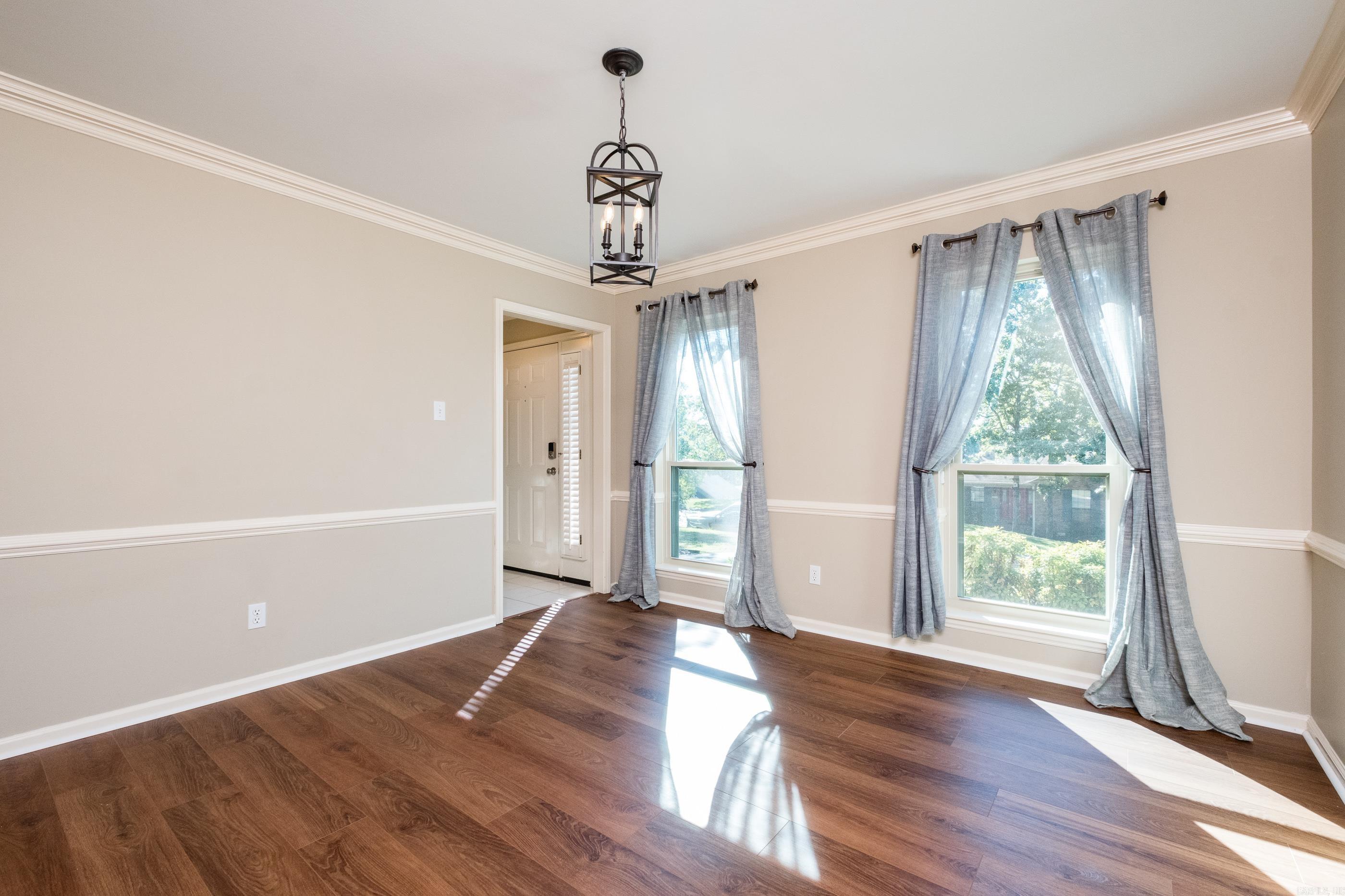 SECLUDED HILLS - Residential