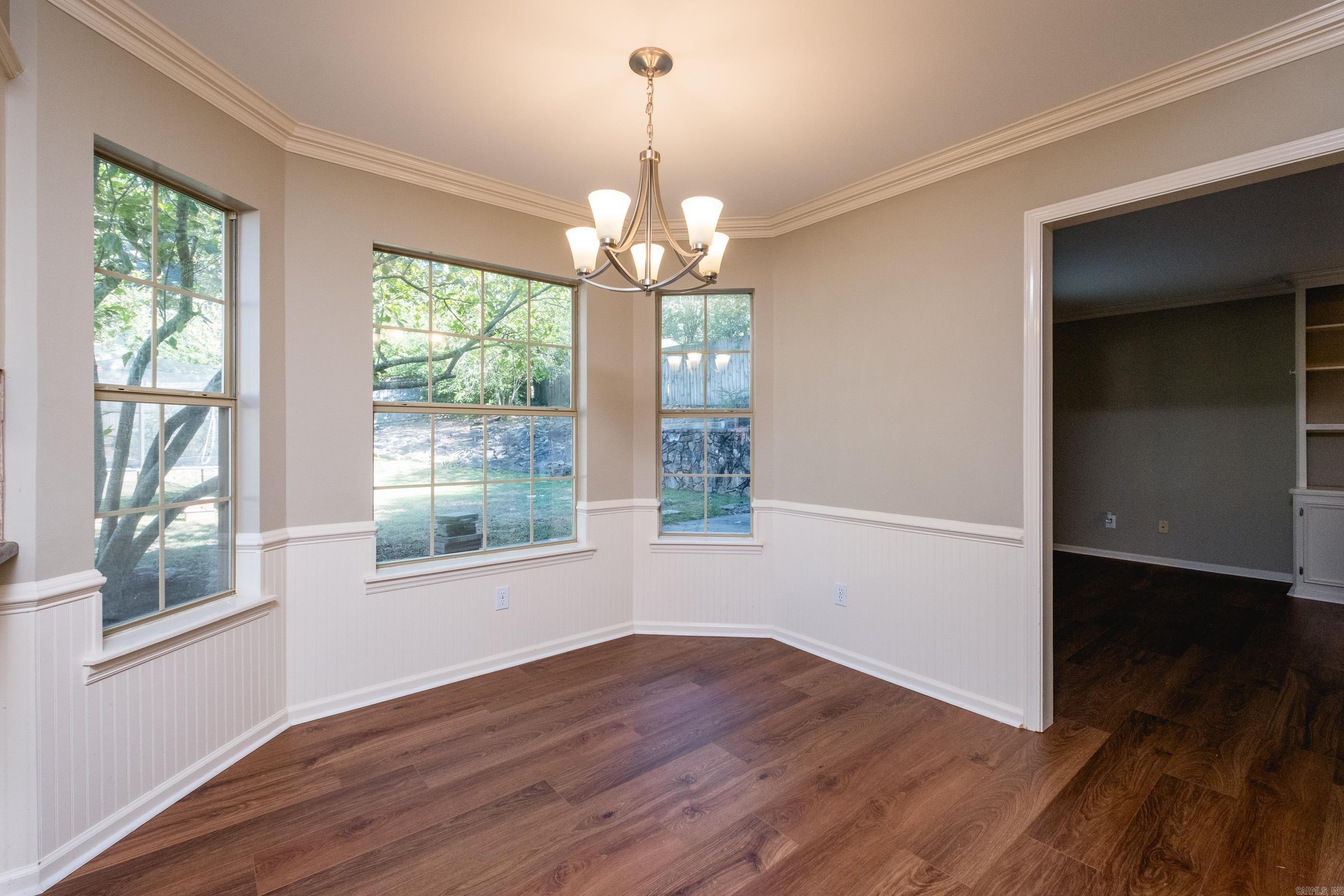 SECLUDED HILLS - Residential