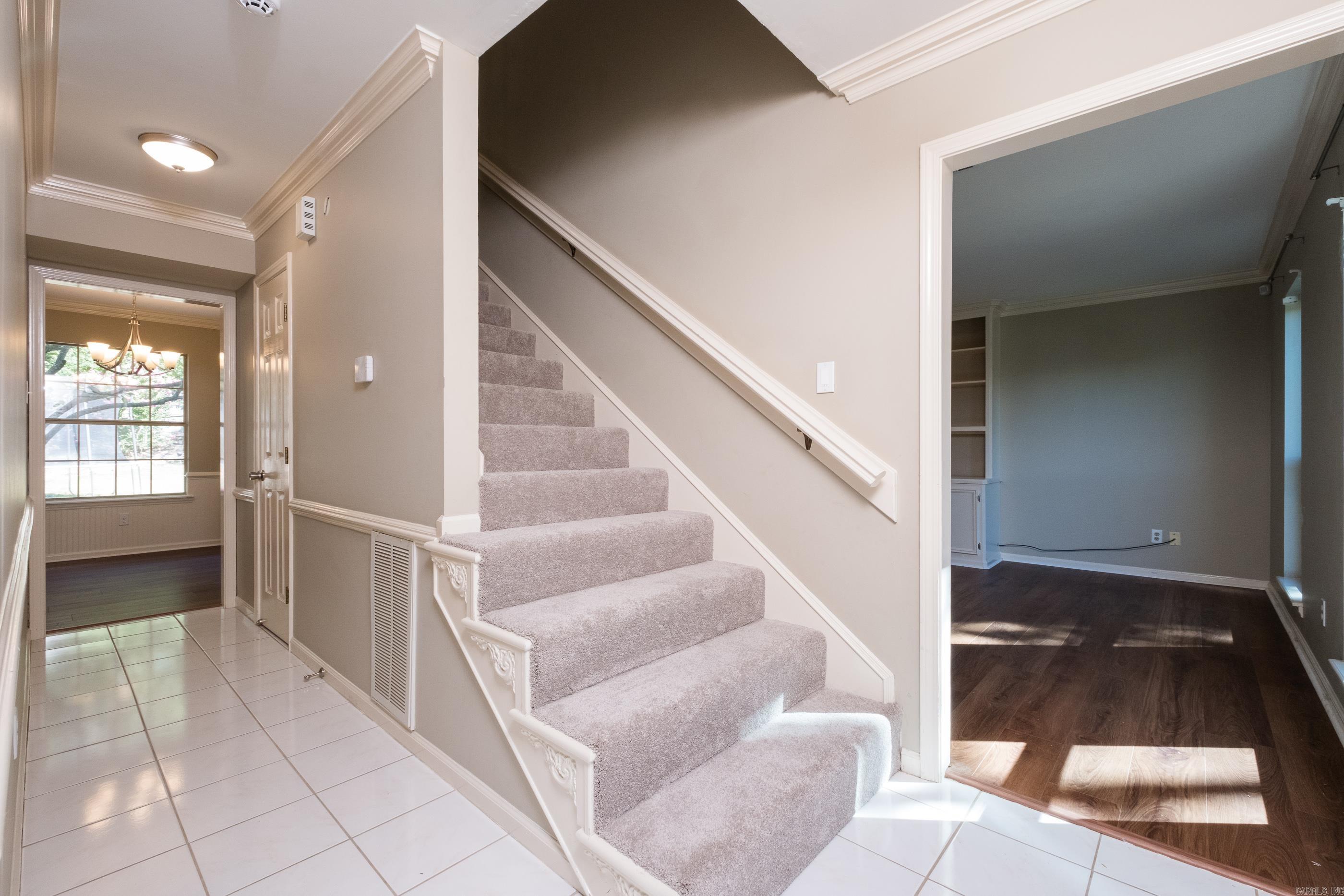 SECLUDED HILLS - Residential