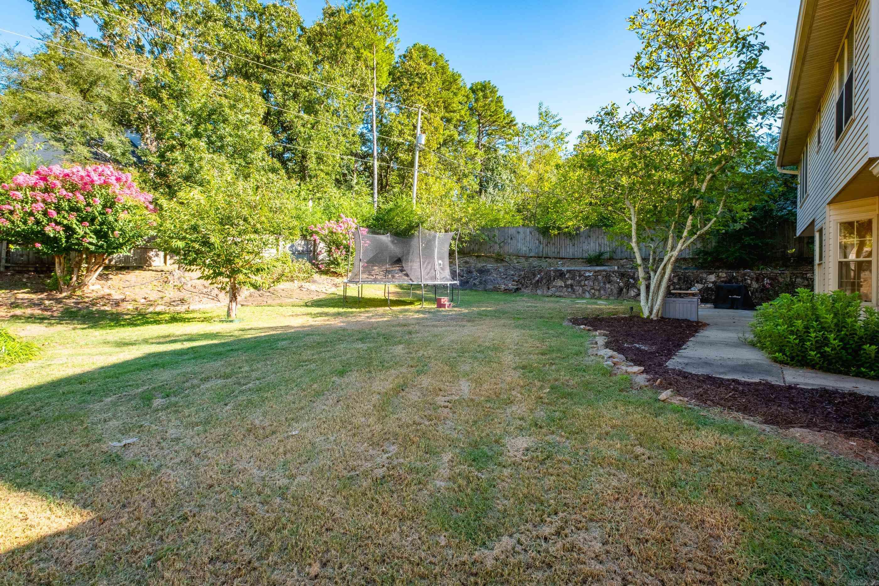 SECLUDED HILLS - Residential