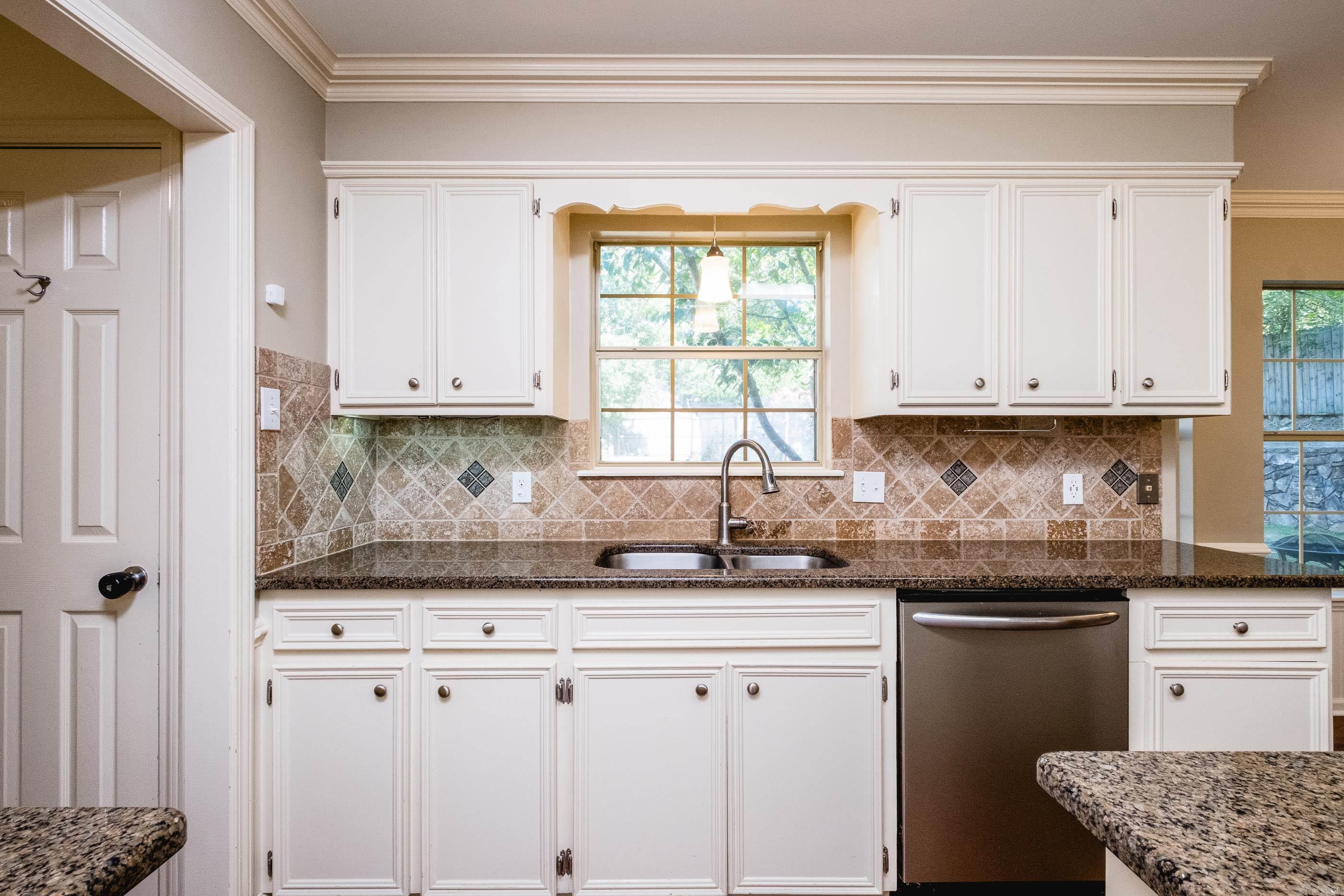 SECLUDED HILLS - Residential