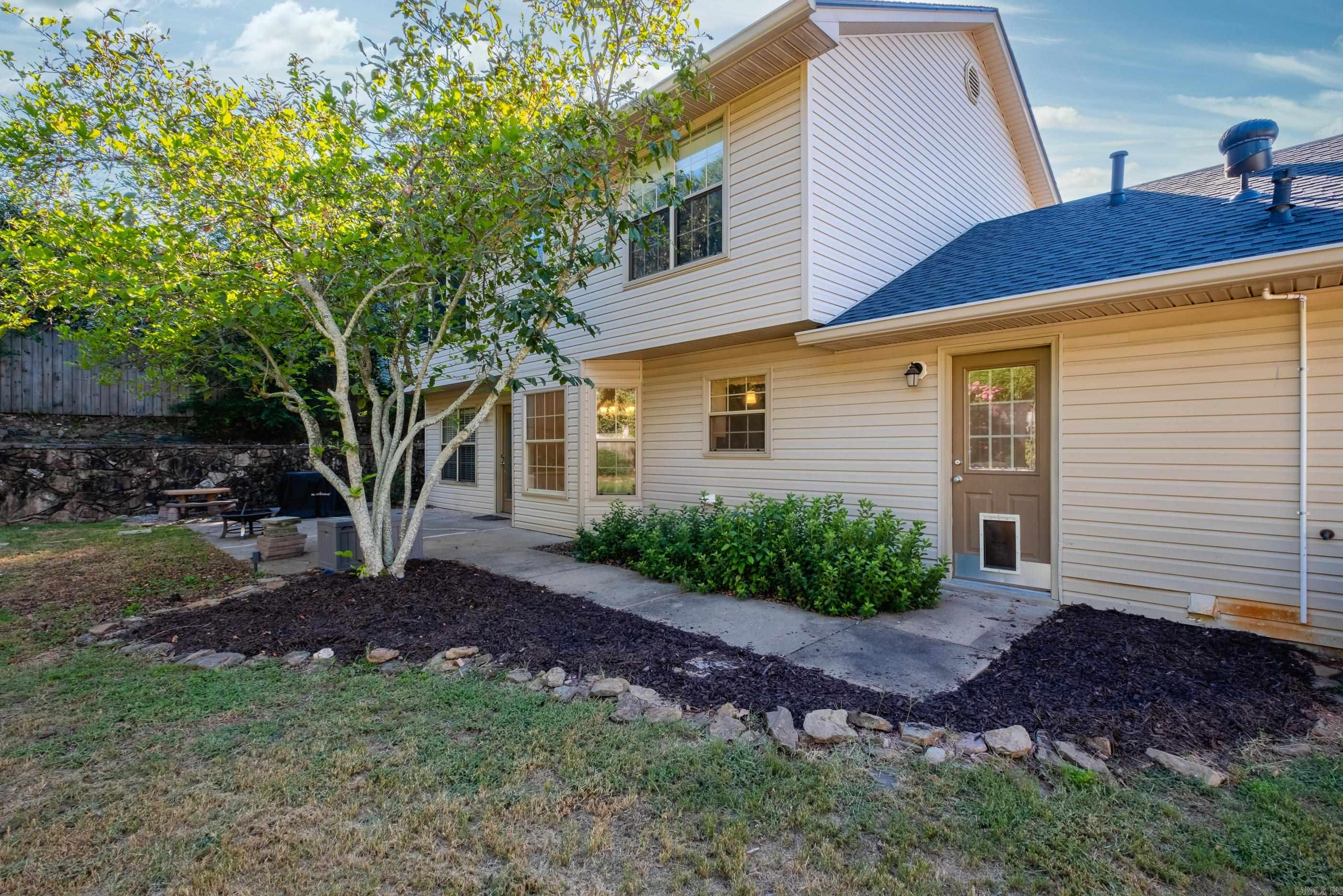 SECLUDED HILLS - Residential