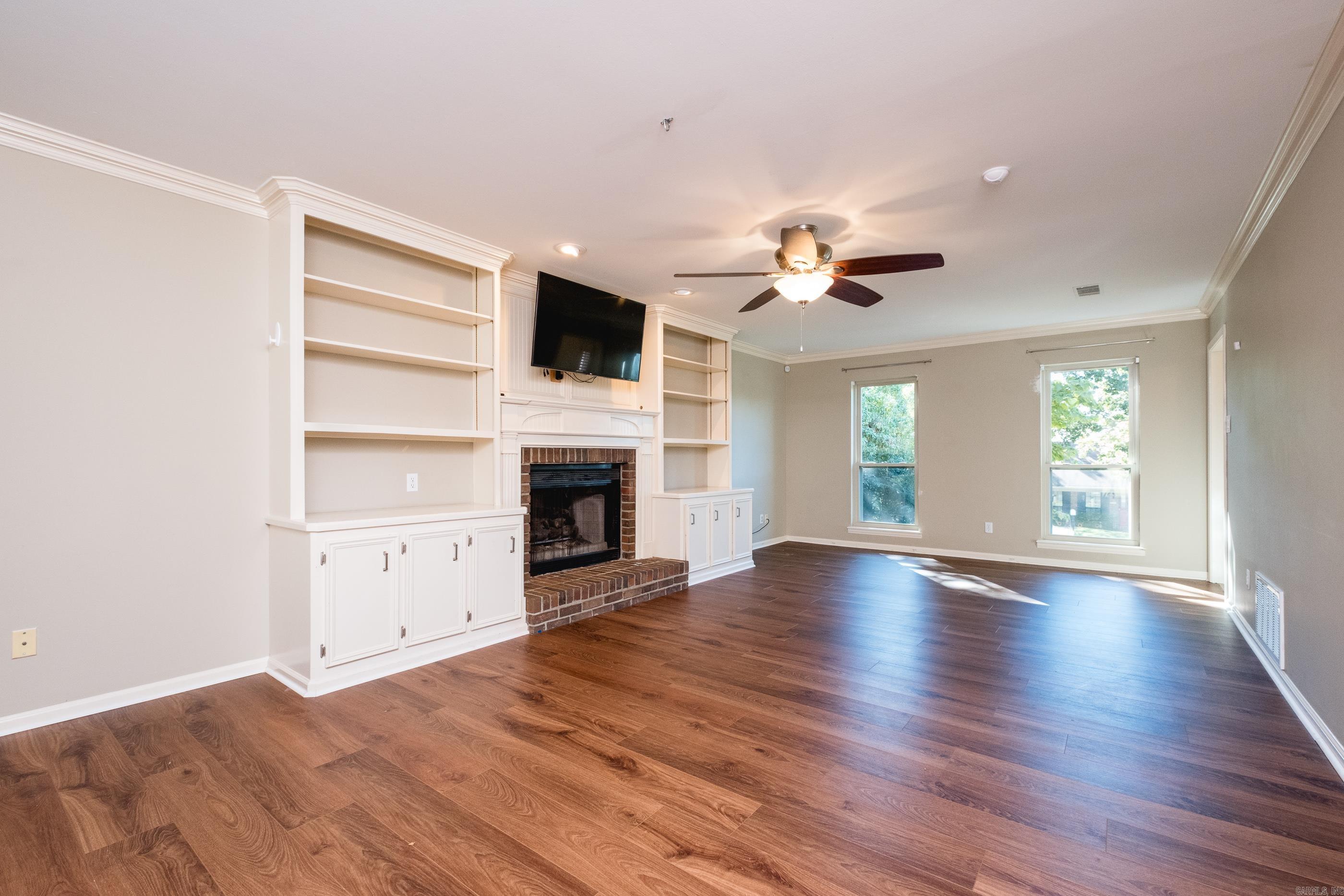 SECLUDED HILLS - Residential