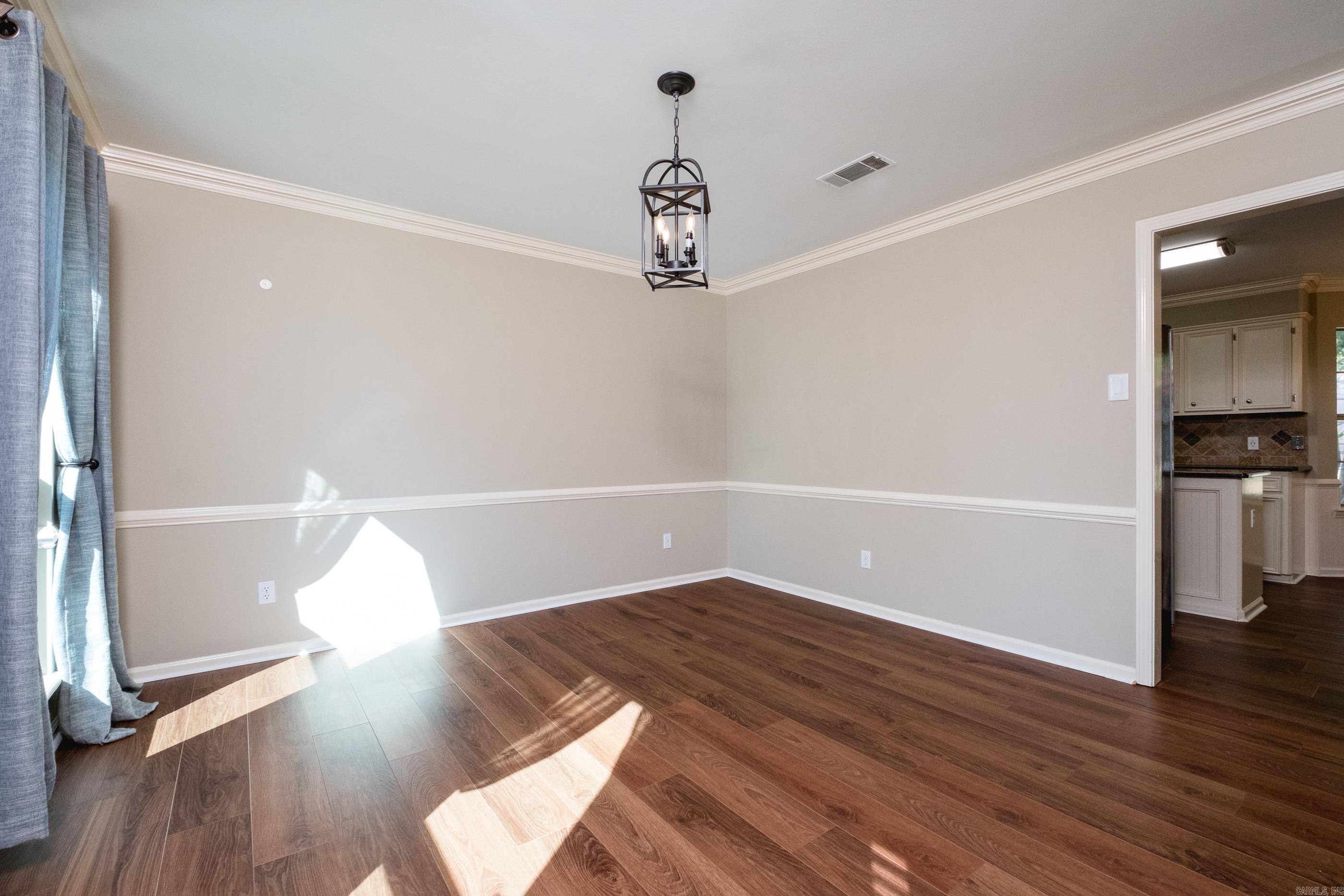 SECLUDED HILLS - Residential