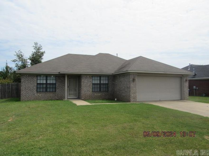 Located in the desirable Nichole Place Subdivision, this 3-bedroom home offers a large family room and an open floor plan, galley style kitchen with all appliances including refrigerator, separate laundry room with hook-ups, spacious primary suite with large walk-in closet, fully fenced yard, 2 car garage. Available Now. ***PLEASE NOTE WE DO NOT ADVERTISE ON CRAIGSLIST OR FACEBOOK MARKETPLACE. ANY LISTING OF OURS SEEN IS A SCAM!!!***