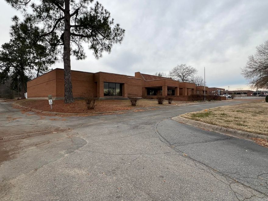 REAL ESTATE AUCTION-FRIDAY, FEBRUARY 2ND @ 1PM-Attention Investors & Business Owners: You’re not going to want to miss the chance to bid on this 27,034 sqft highly accessible office facility. Located less than one mile North of I-30, this property is a fix-er-upper that can be configured and shaped any way you see fit. The owner of this facility is highly motivated to sell on February 2nd. Call today for additional details or to schedule a showing.  REAL PROPERTY DESCRIPTION • 5705 W. 65th Street, Little Rock, AR 72209 • 27,034 sqft  • 3.16± acres • Located less than one mile from I-30 • Parking – 80 spaces • 8.5 miles from Clinton National Airport • Annual taxes: $11,576  TERMS FOR THE REAL ESTATE AUCTION: • Must Have Proof of Availability of Funds to Register. • 10% Buyer's Premium added to bidder’s final purchase price. • Closing in 30 Days. • Sold AS IS, WHERE IS. • No Contingencies. • No Exceptions Will Be Made. • Earnest Money in The Amount of 10% - Preferably in the Form of a Cashier’s Check.  • Payable to Thomas Blackmon Realty.  • Due Day of the Auction. • Announcements Made Day of the Sale Take Precedence Over Printed Material.