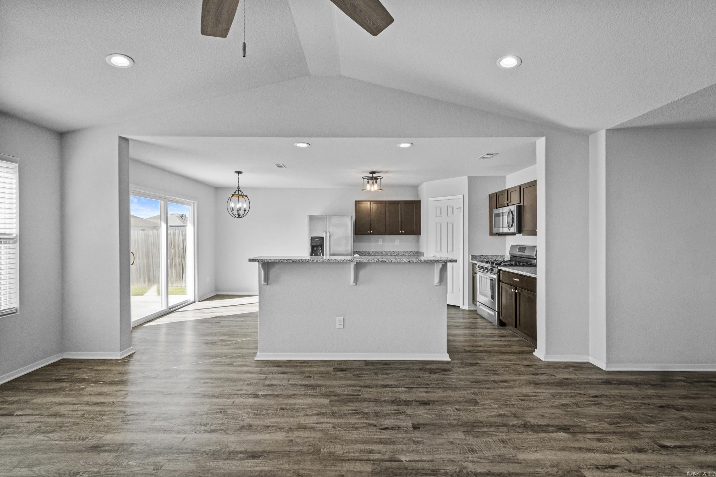 COUNTRY CLUB OF ARK THE - Residential